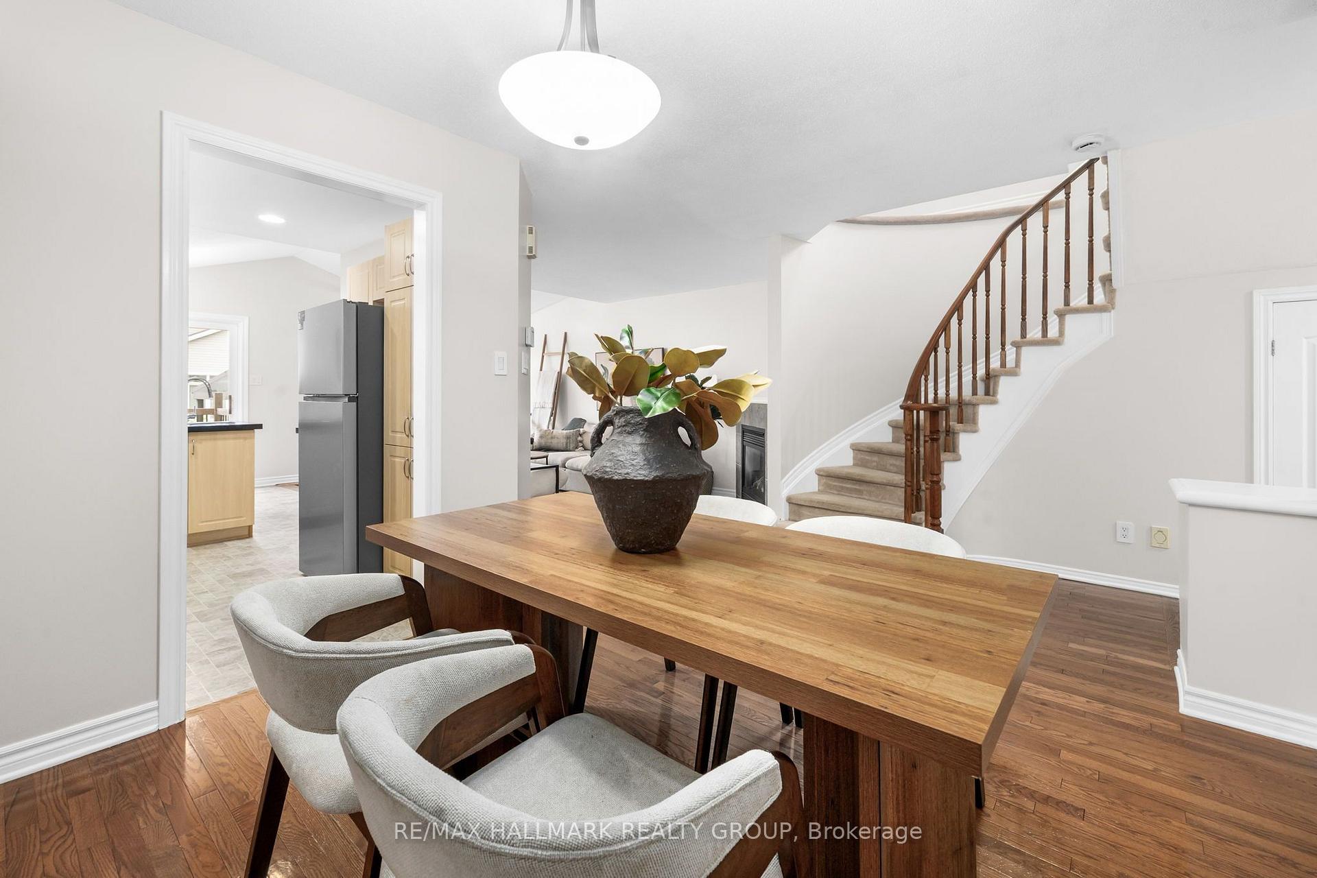 Photo 10 of 1006 Markwick Crescent, Ottawa, Notting Hill/Summerside — HOMEH
