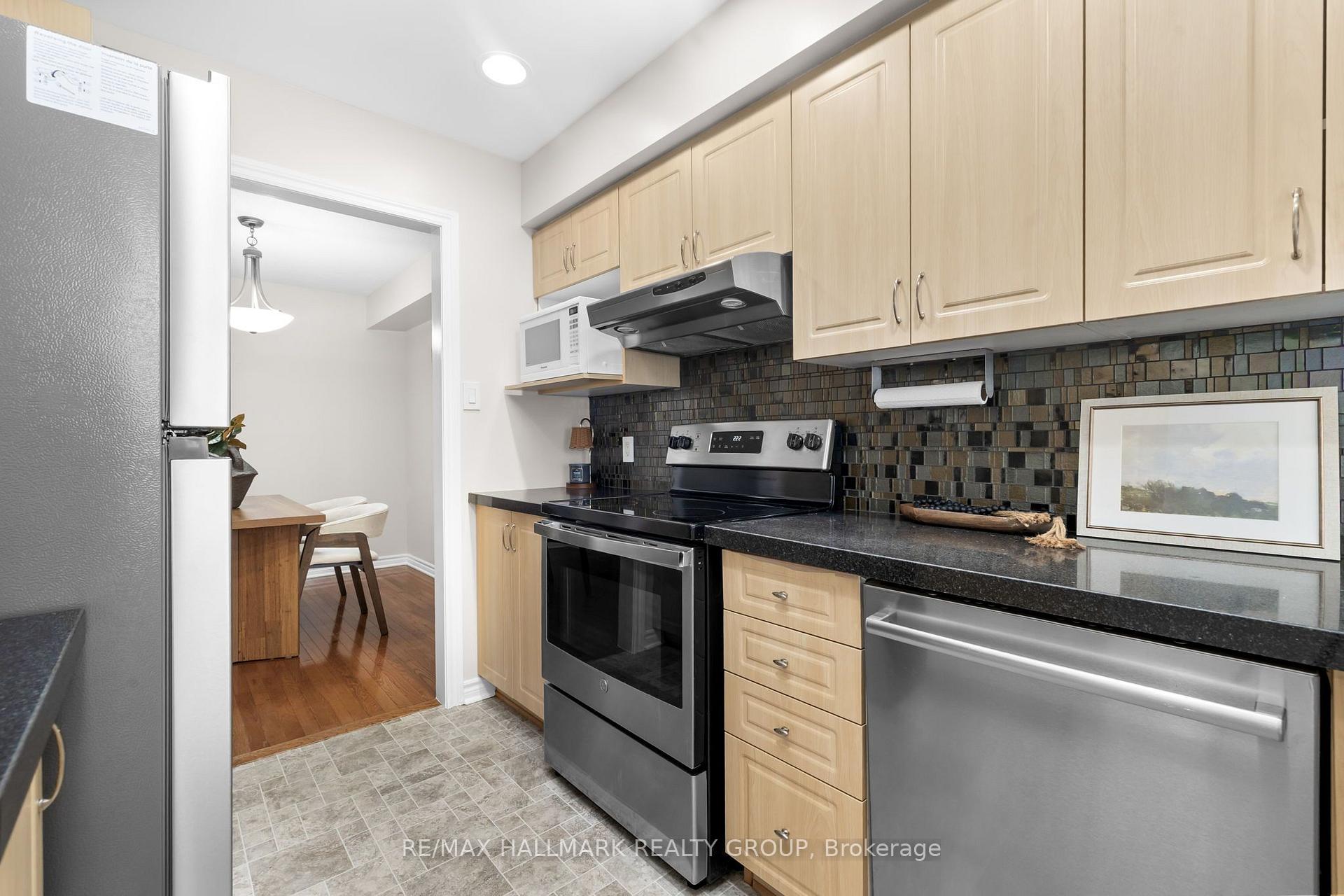Photo 12 of 1006 Markwick Crescent, Ottawa, Notting Hill/Summerside — HOMEH