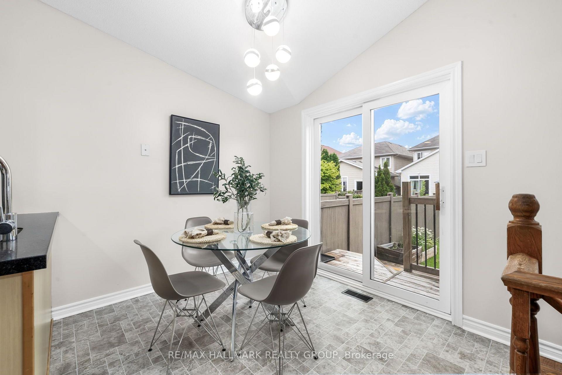 Photo 13 of 1006 Markwick Crescent, Ottawa, Notting Hill/Summerside — HOMEH