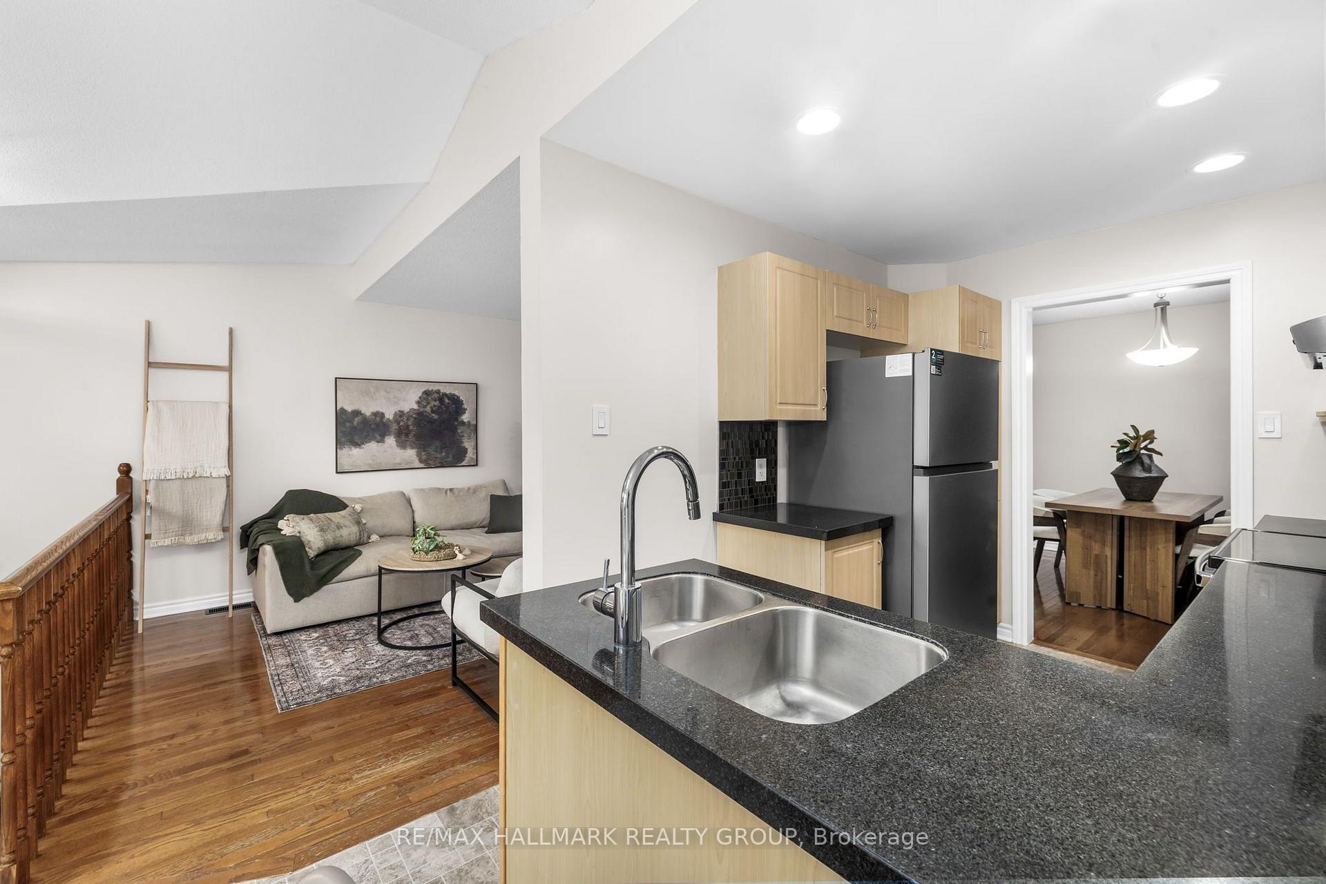 Photo 14 of 1006 Markwick Crescent, Ottawa, Notting Hill/Summerside — HOMEH