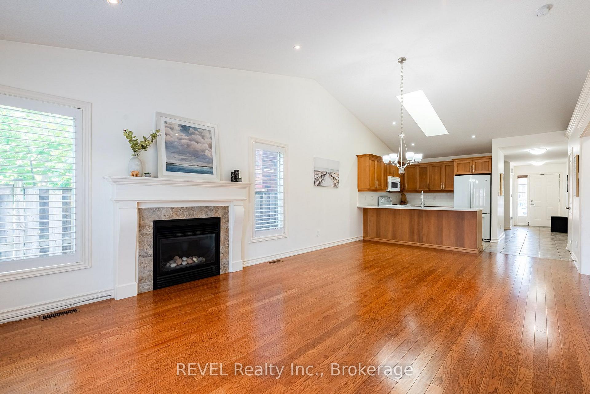 Photo 8 of 23 Myrtle Avenue, St. Catharines, Carlton/Bunting — HOMEH