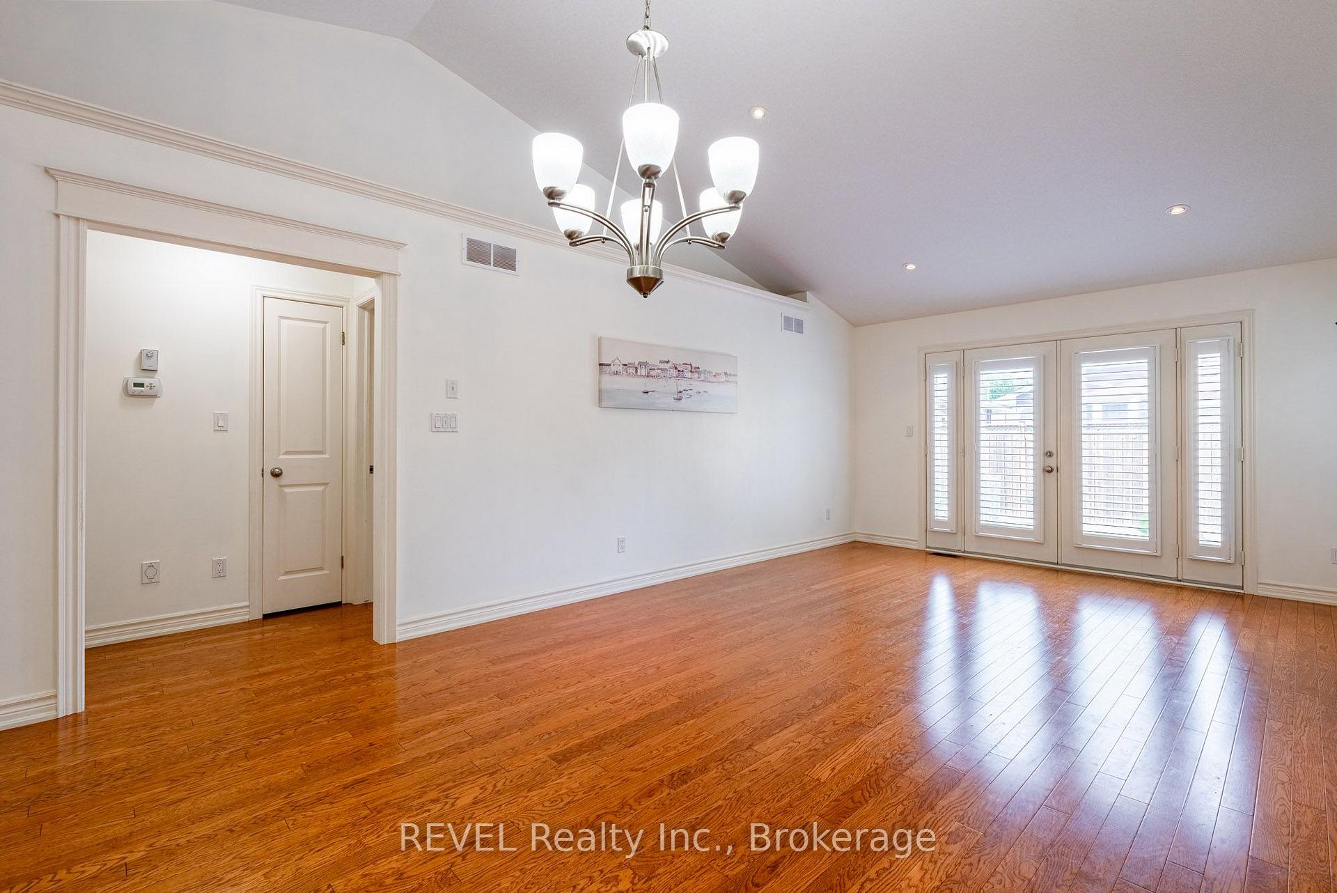 Photo 17 of 23 Myrtle Avenue, St. Catharines, Carlton/Bunting — HOMEH