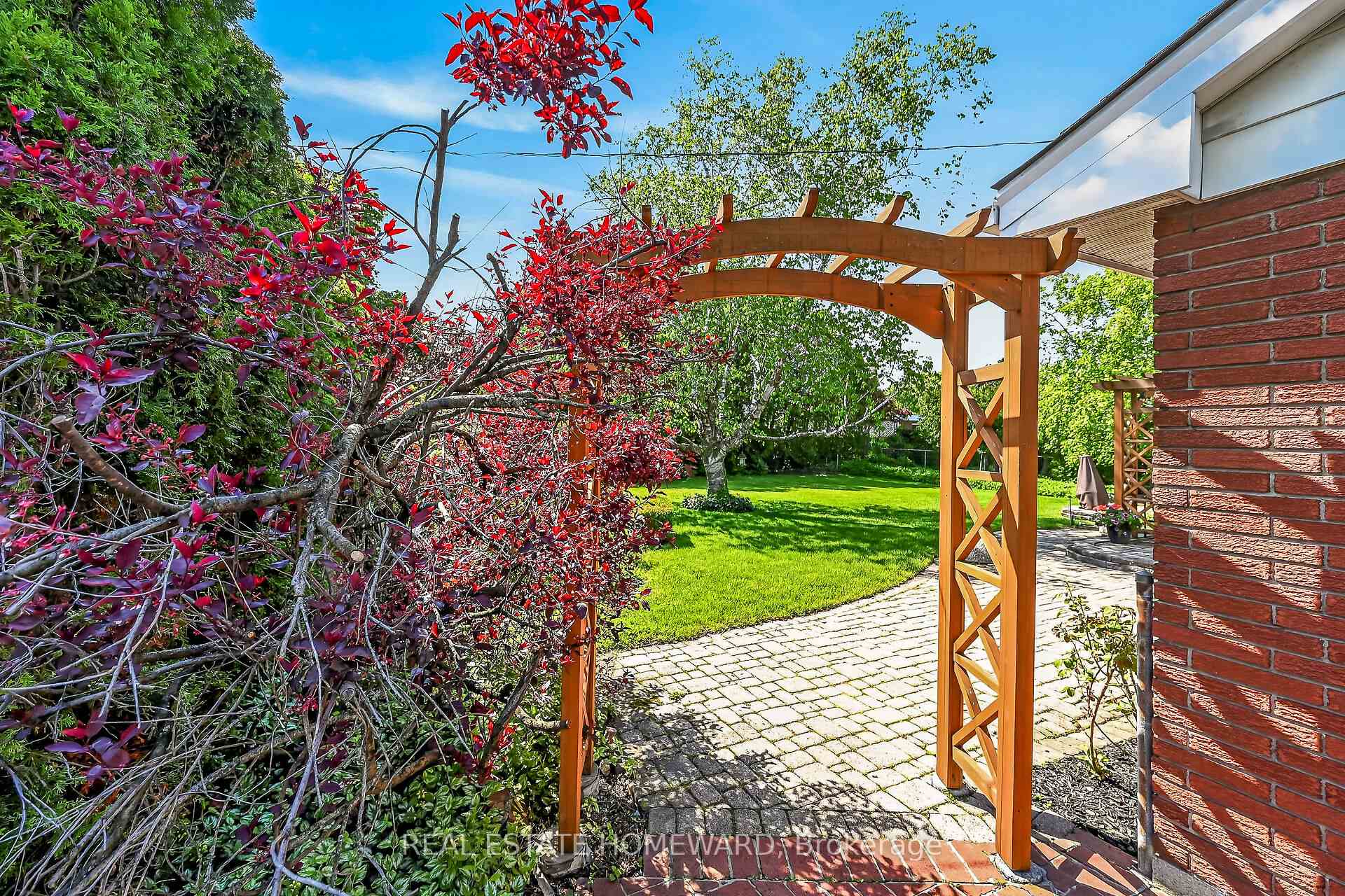 Photo 5 of 634 Mountain Brow Boulevard, Hamilton, Huntington — HOMEH