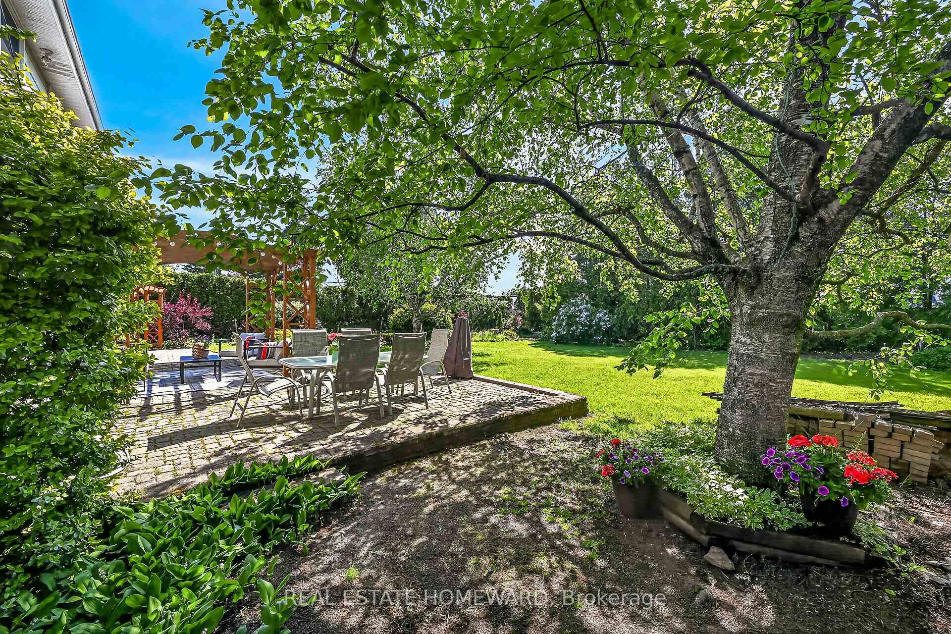 Photo 8 of 634 Mountain Brow Boulevard, Hamilton, Huntington — HOMEH