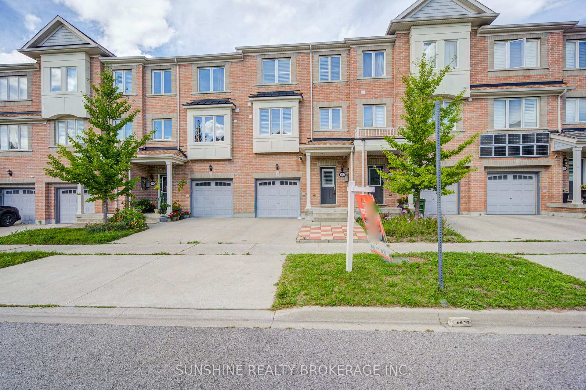 Front of 40 Pringdale Gardens Circle