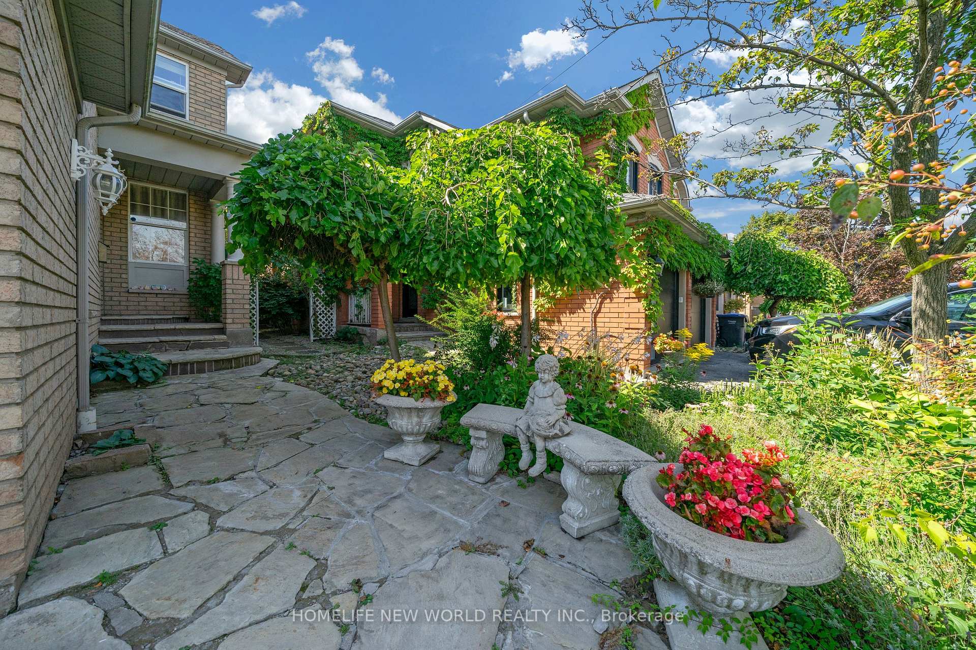 Photo 12 of 2326 Yorktown Circle, Mississauga, Central Erin Mills — HOMEH