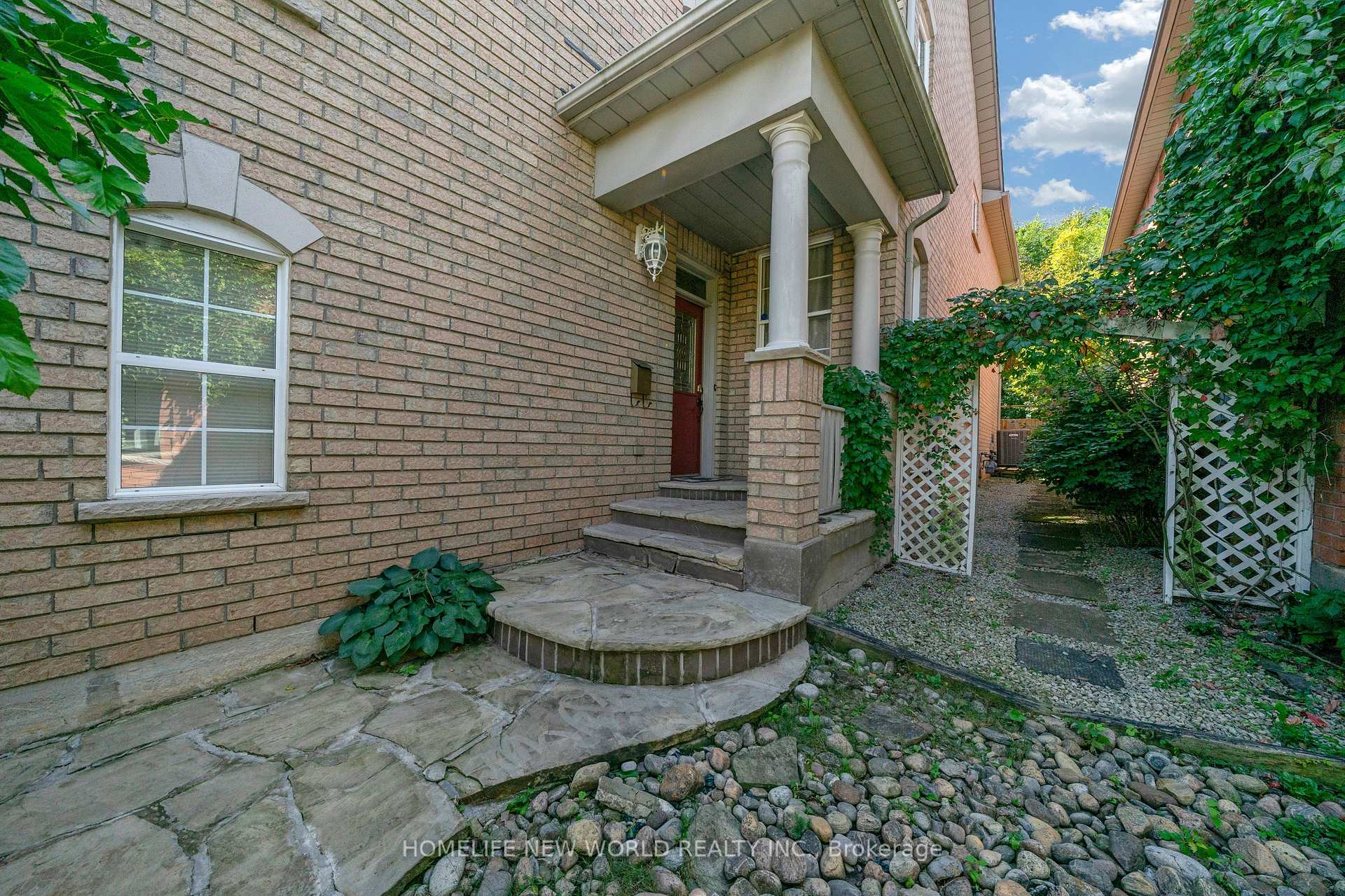 Photo 14 of 2326 Yorktown Circle, Mississauga, Central Erin Mills — HOMEH