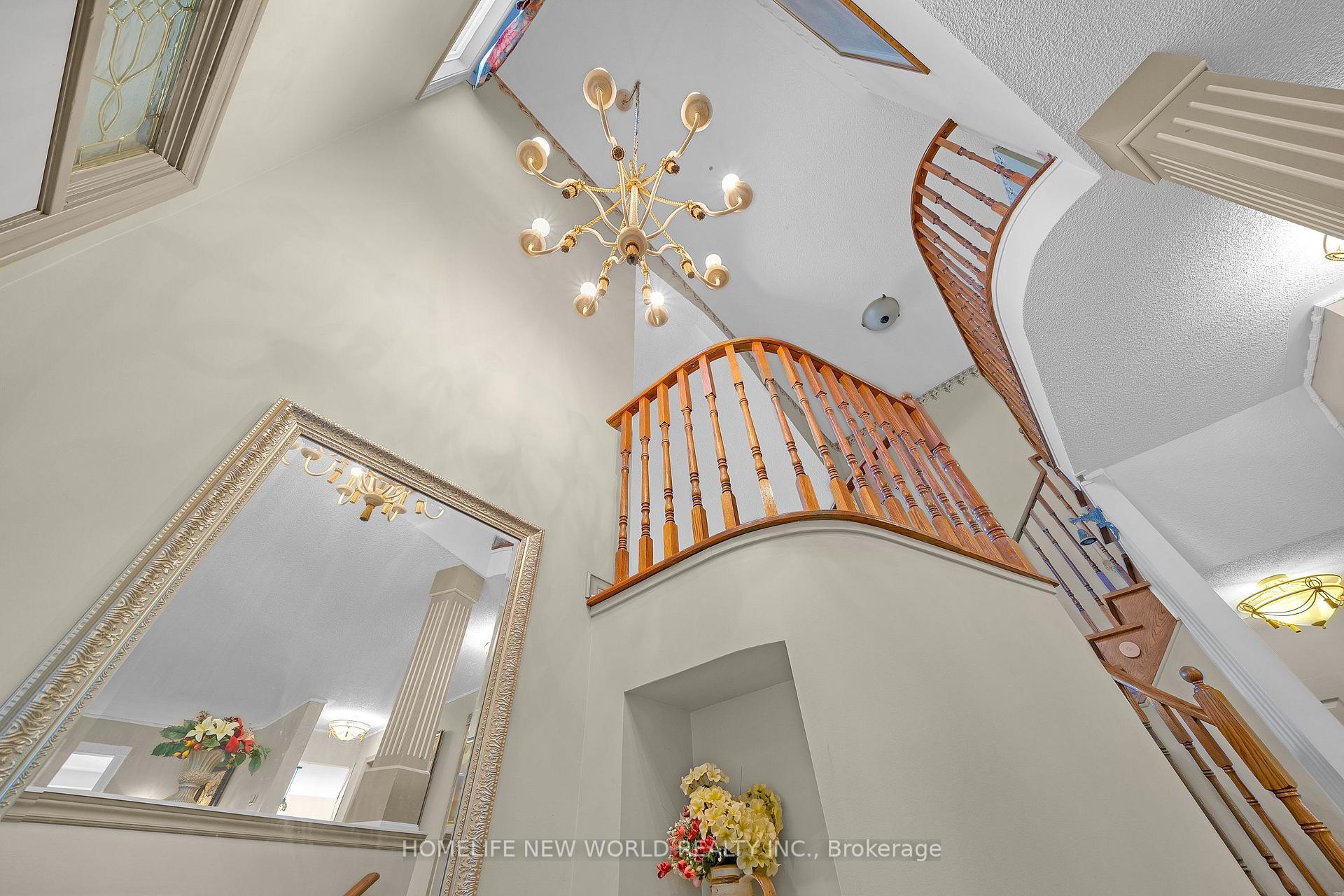 Photo 18 of 2326 Yorktown Circle, Mississauga, Central Erin Mills — HOMEH