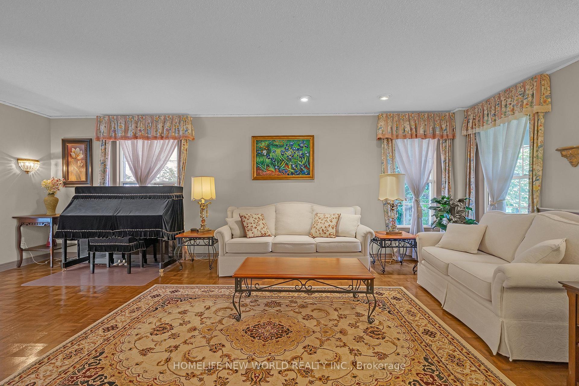 Photo 23 of 2326 Yorktown Circle, Mississauga, Central Erin Mills — HOMEH