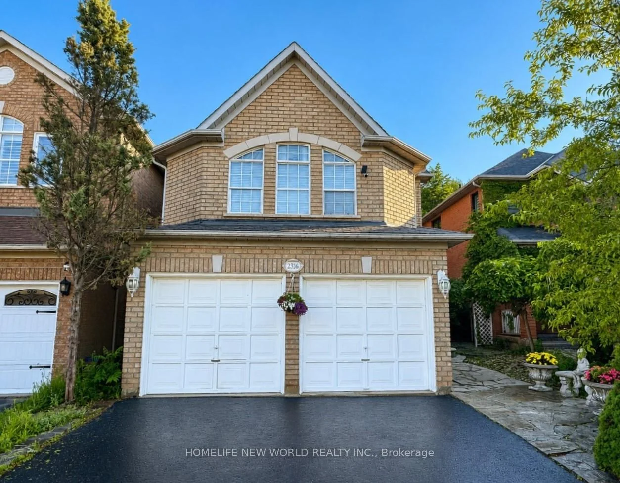 Photo 2 of 2326 Yorktown Circle, Mississauga, Central Erin Mills — HOMEH