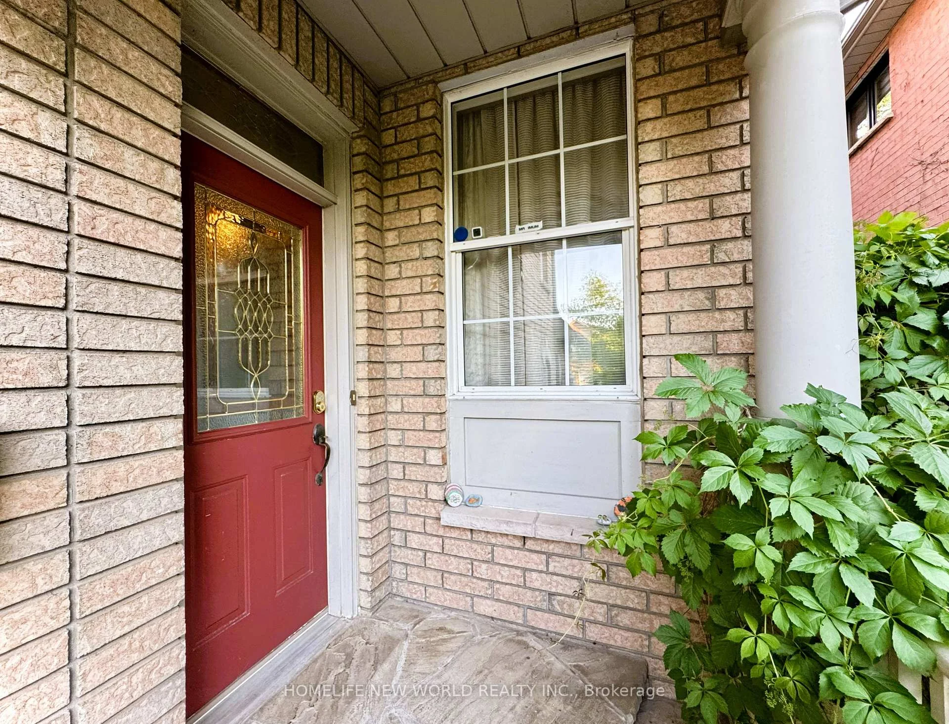 Photo 4 of 2326 Yorktown Circle, Mississauga, Central Erin Mills — HOMEH