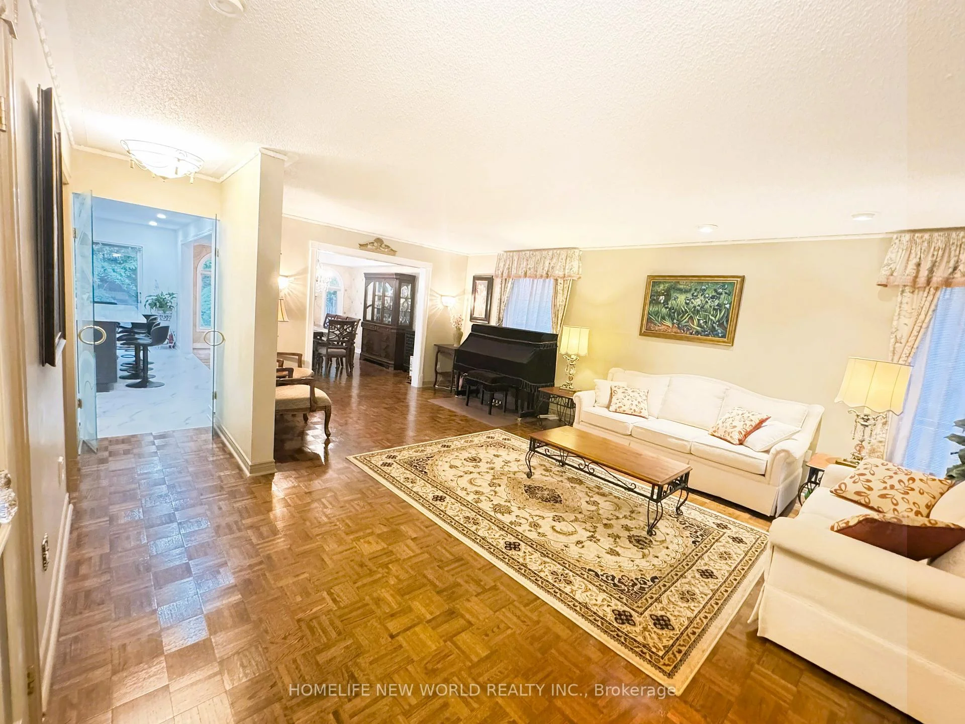 Photo 5 of 2326 Yorktown Circle, Mississauga, Central Erin Mills — HOMEH