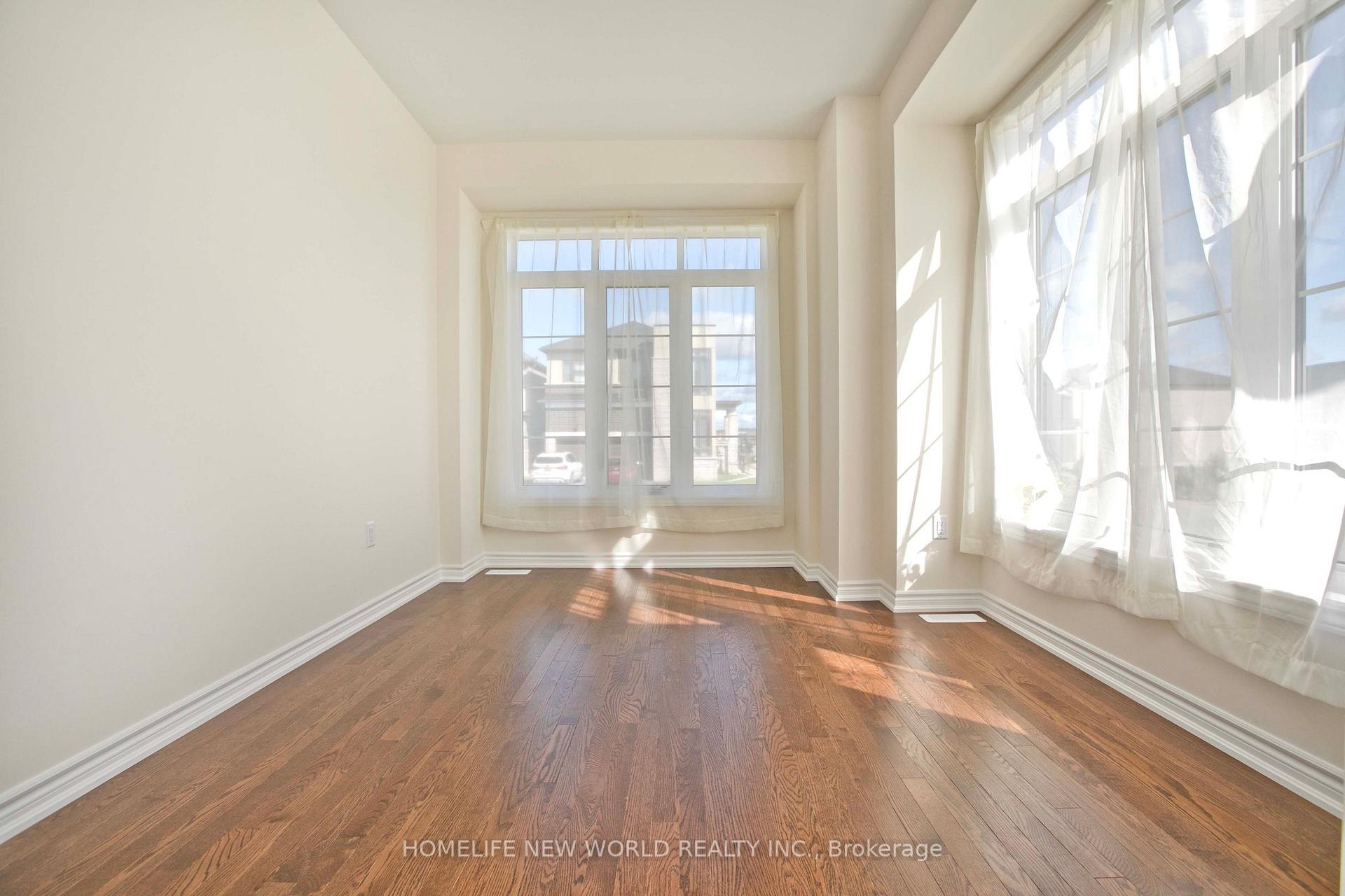 Photo 3 of 1864 Irish Moss Square, Pickering, Rural Pickering — HOMEH