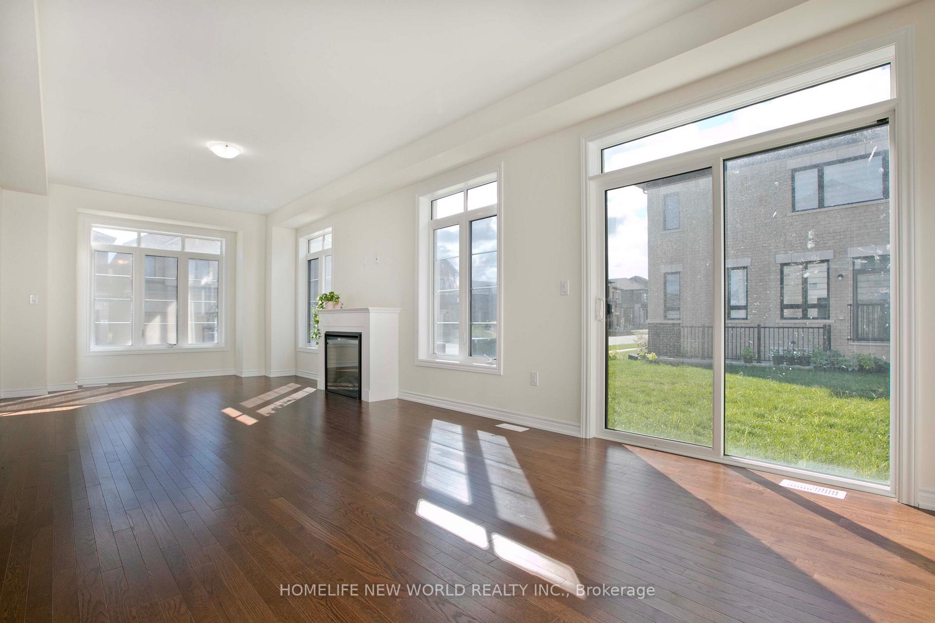 Photo 5 of 1864 Irish Moss Square, Pickering, Rural Pickering — HOMEH