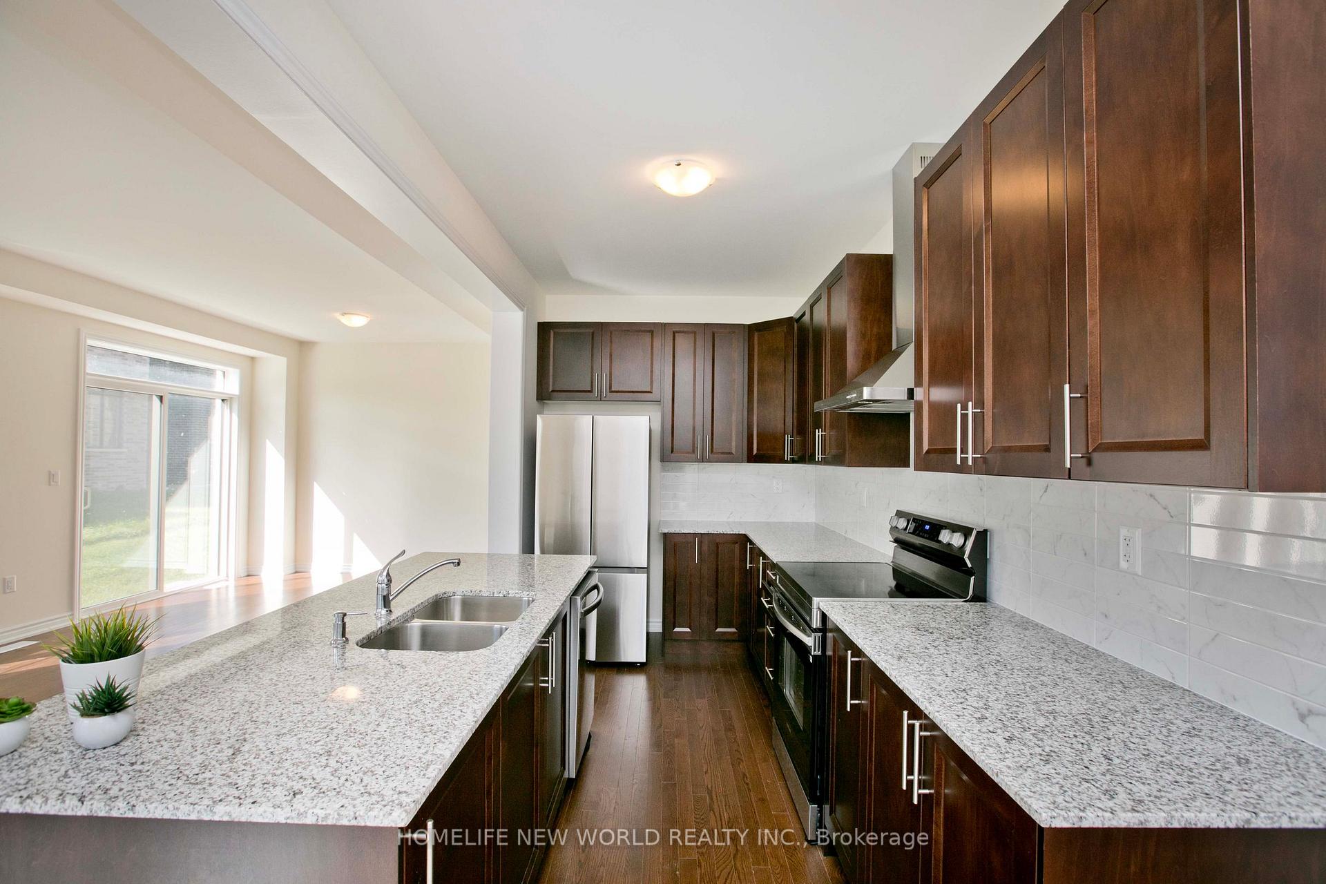 Photo 8 of 1864 Irish Moss Square, Pickering, Rural Pickering — HOMEH