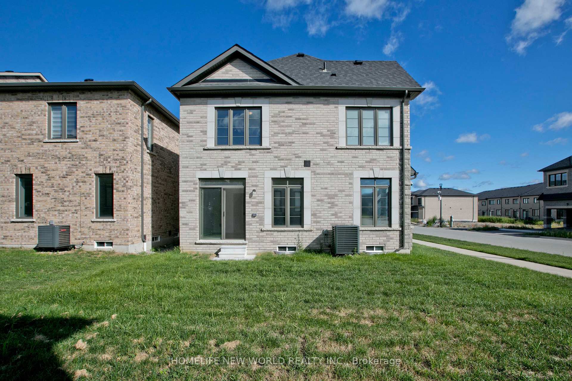 Photo 30 of 1864 Irish Moss Square, Pickering, Rural Pickering — HOMEH