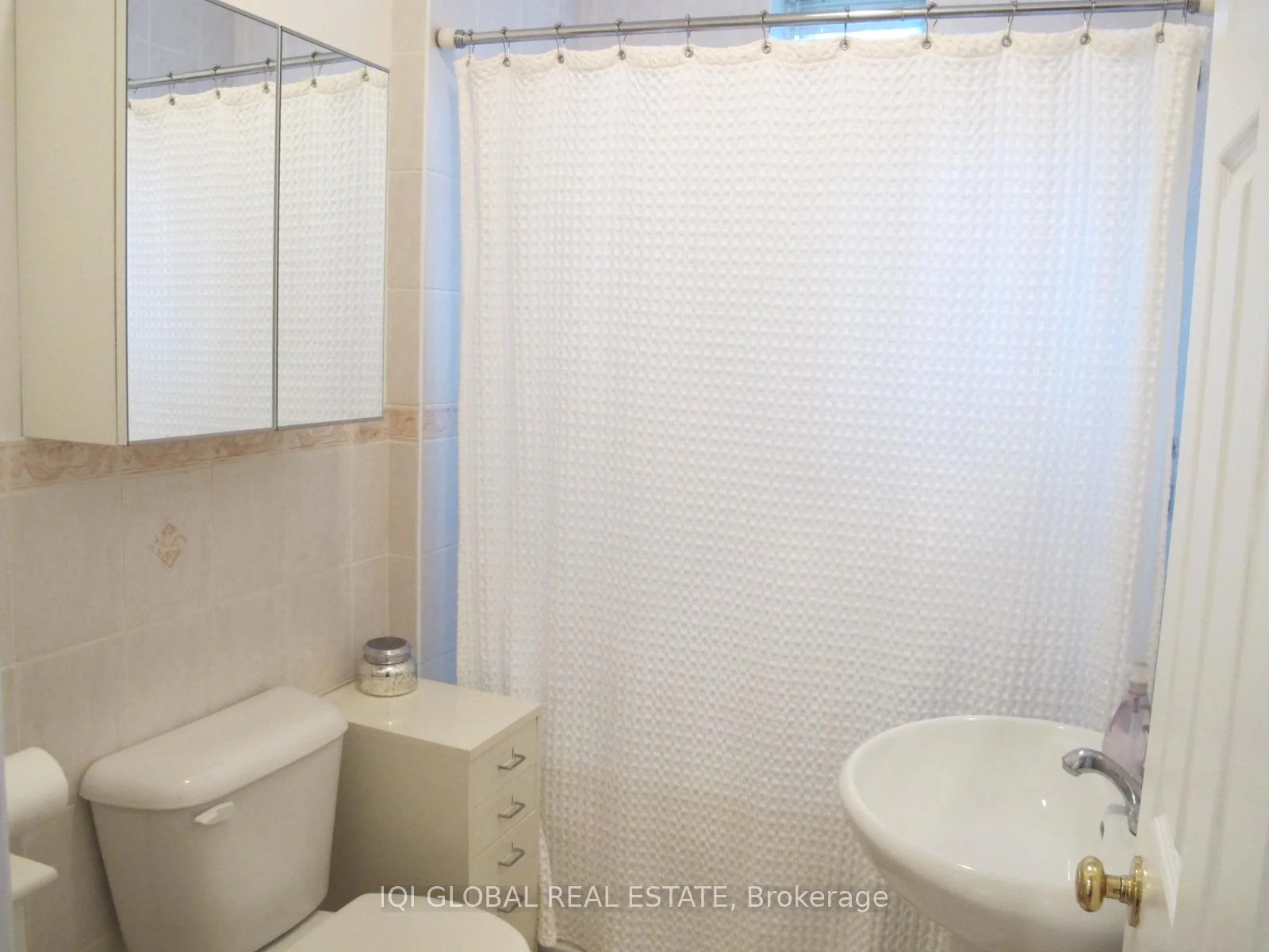 Photo 10 of Unit Basement Unit, 34 Barton Avenue, Toronto, The Annex — HOMEH