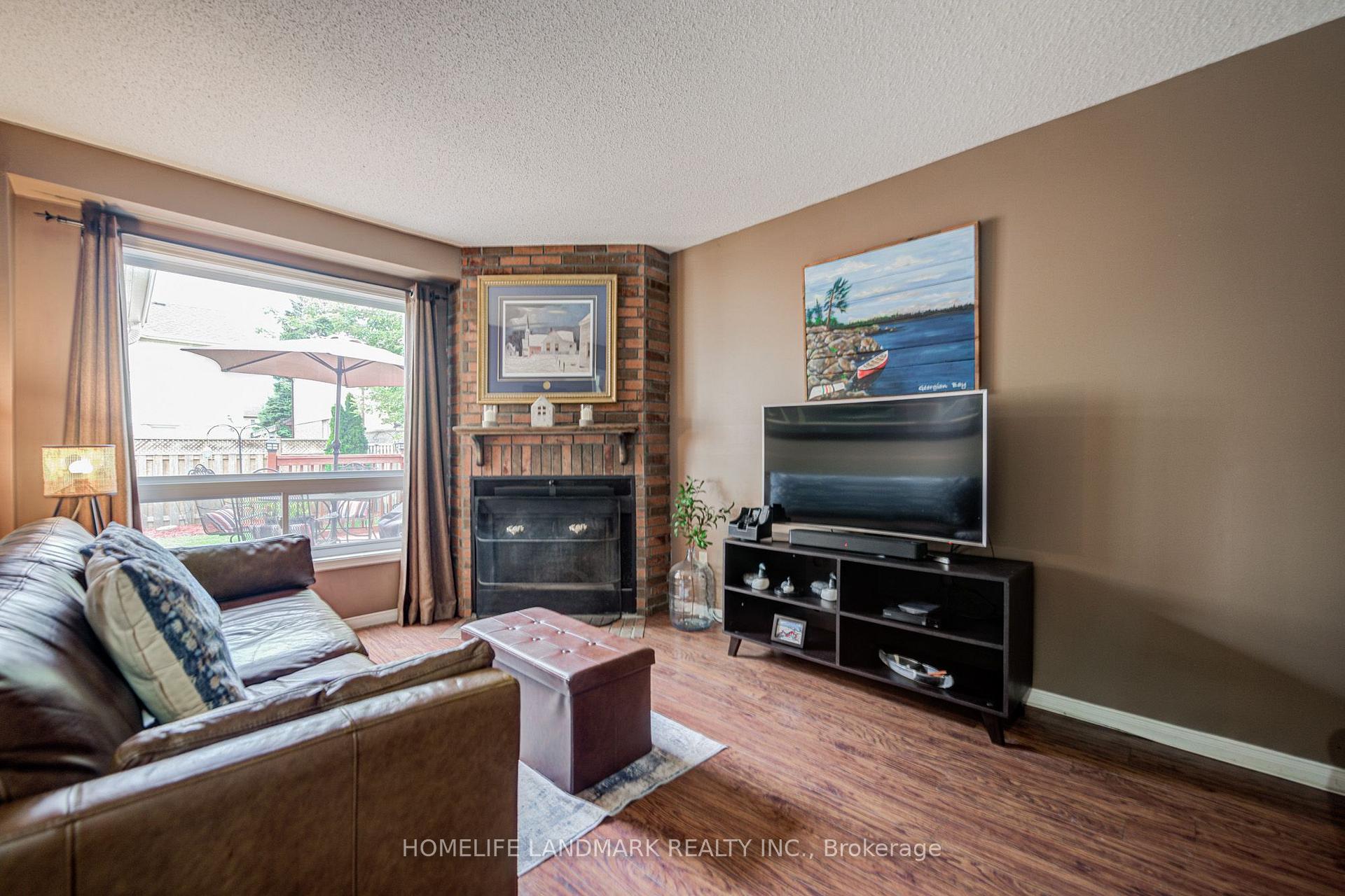 Photo 3 of 8 Closs Square, Aurora, Aurora Village — HOMEH