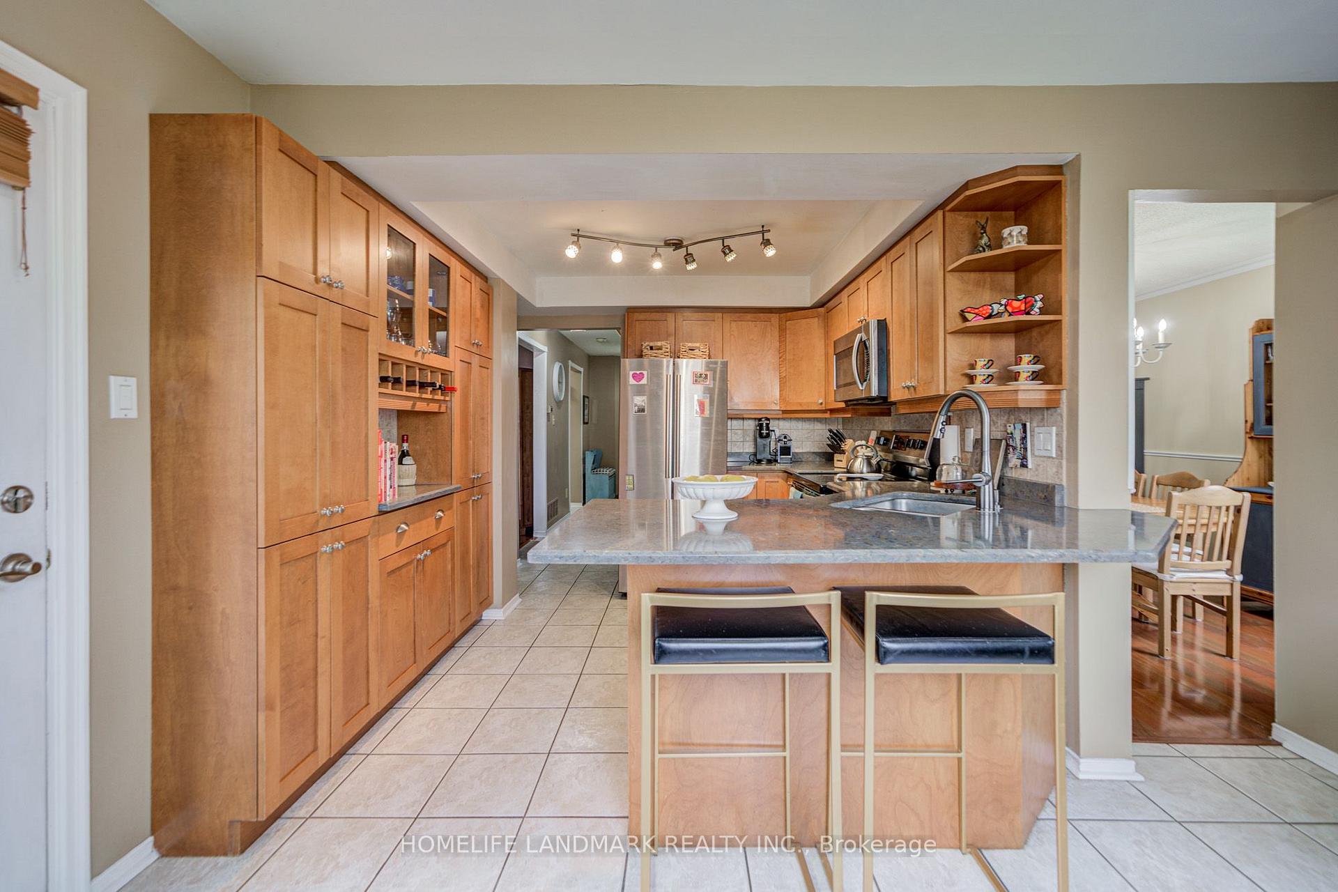 Photo 4 of 8 Closs Square, Aurora, Aurora Village — HOMEH