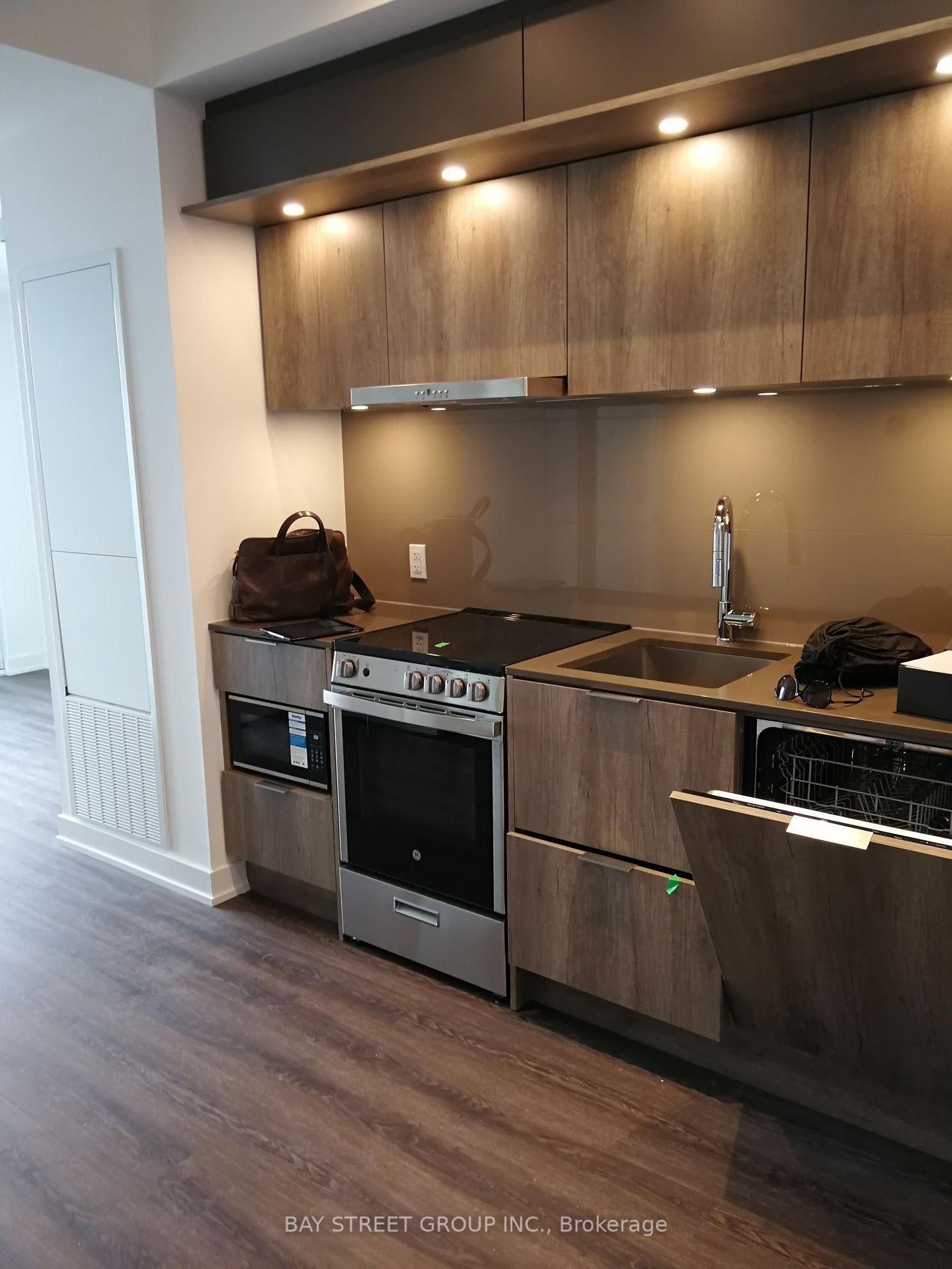 Photo 4 of Unit 4103, 448 Burhamthorpe Road W, Mississauga, City Centre — HOMEH