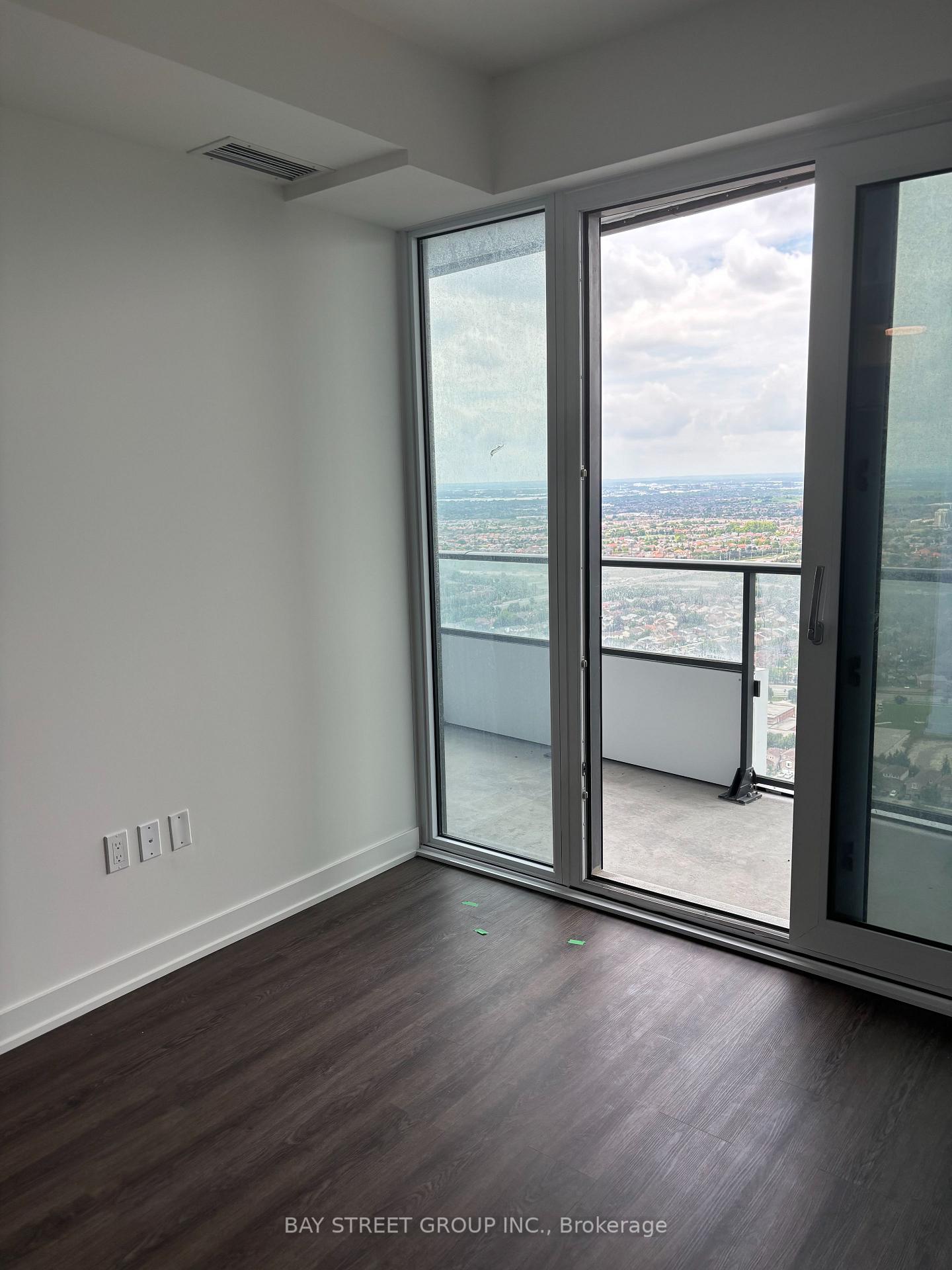 Photo 8 of Unit 4103, 448 Burhamthorpe Road W, Mississauga, City Centre — HOMEH
