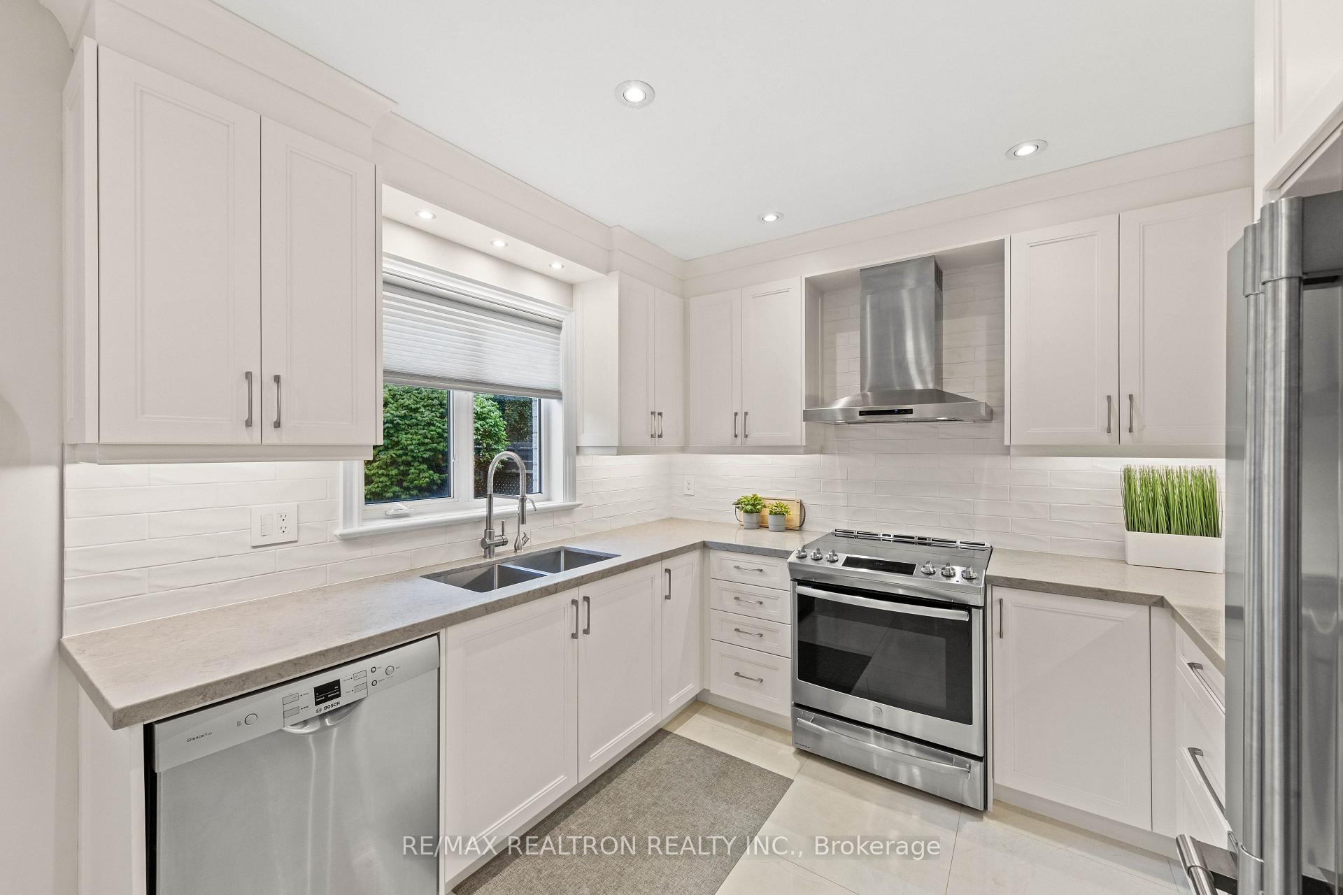 Photo 5 of 50 Stone Palace Way, Vaughan, Sonoma Heights — HOMEH