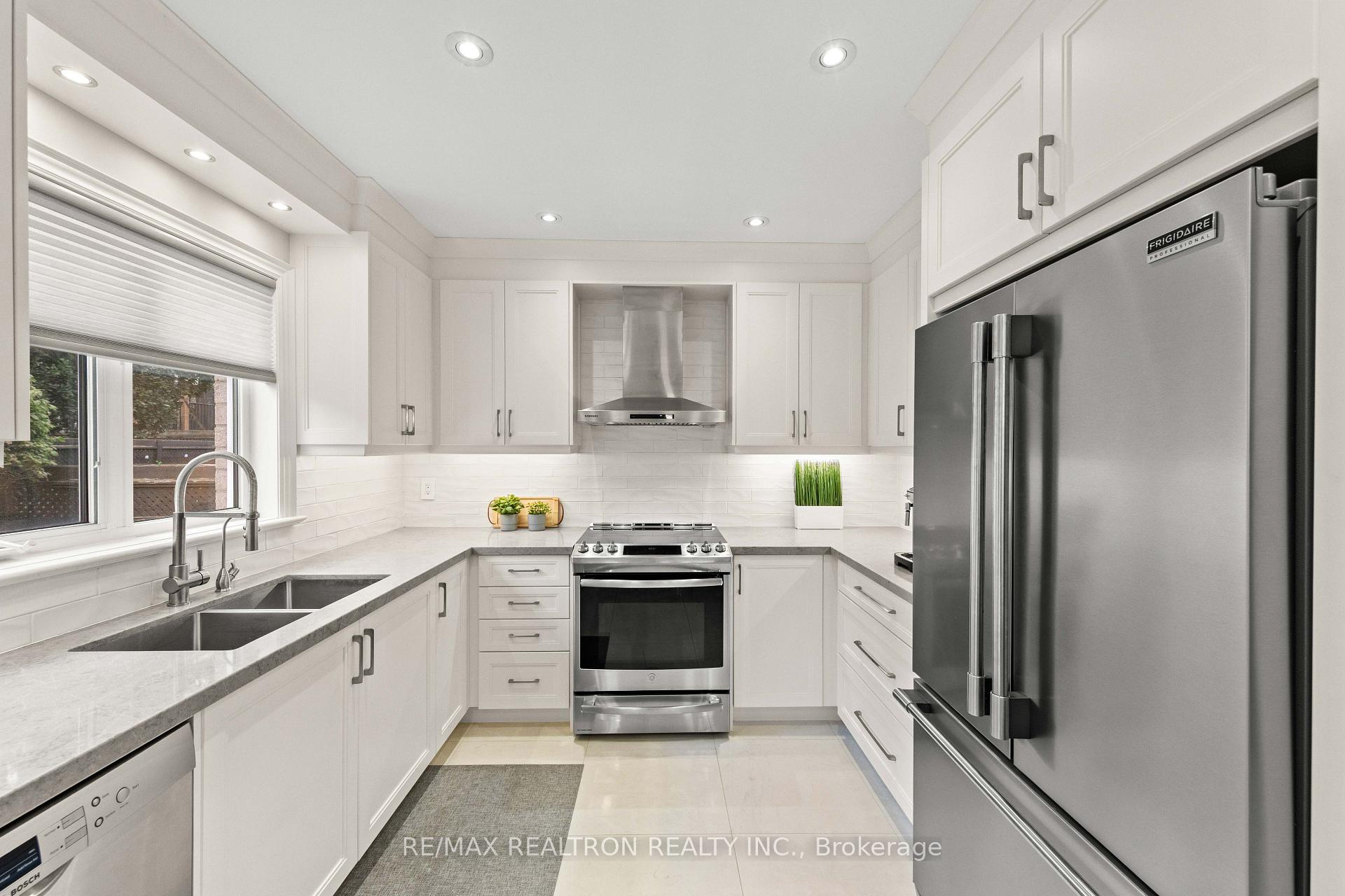 Photo 7 of 50 Stone Palace Way, Vaughan, Sonoma Heights — HOMEH