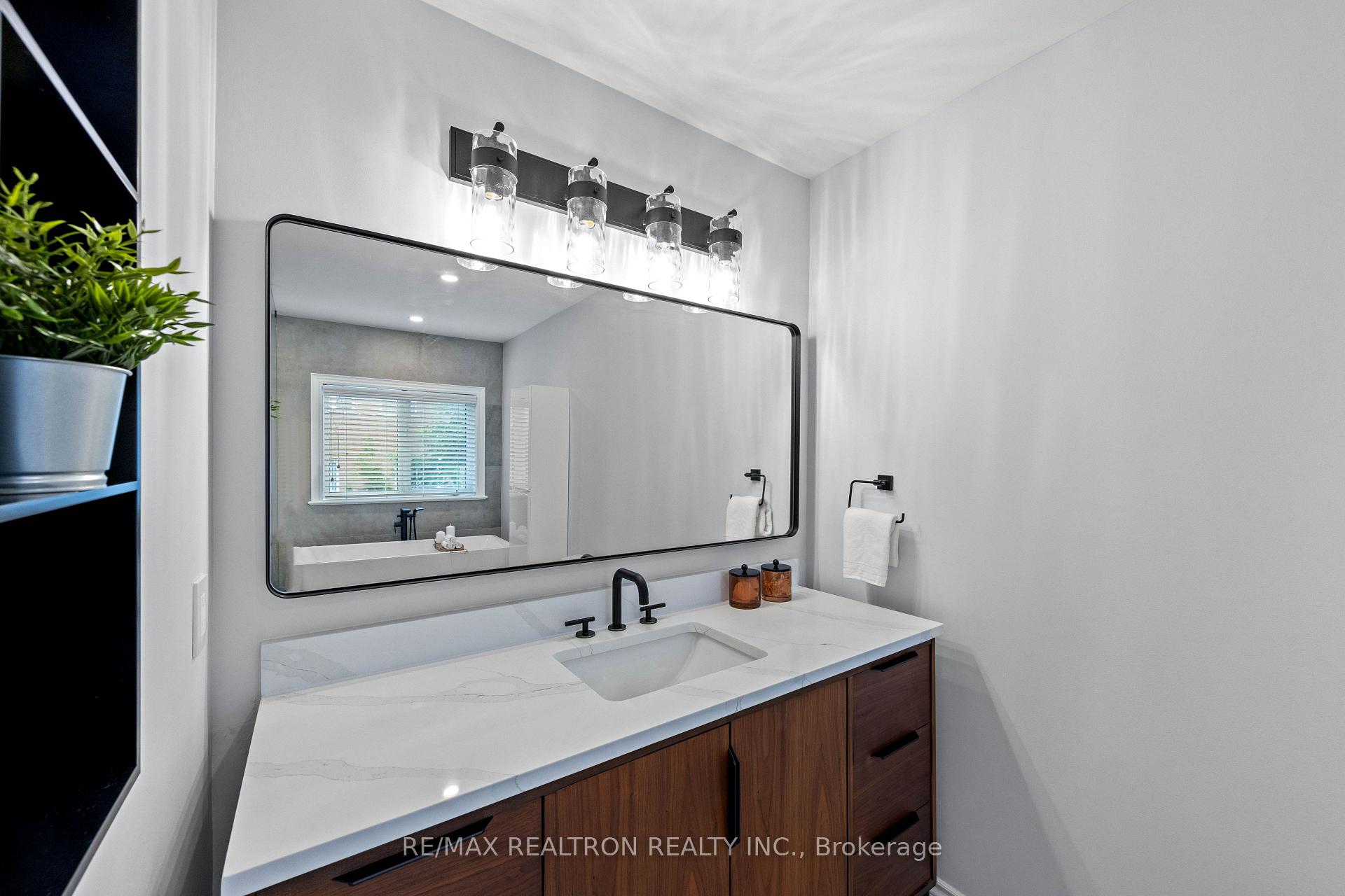Photo 24 of 50 Stone Palace Way, Vaughan, Sonoma Heights — HOMEH