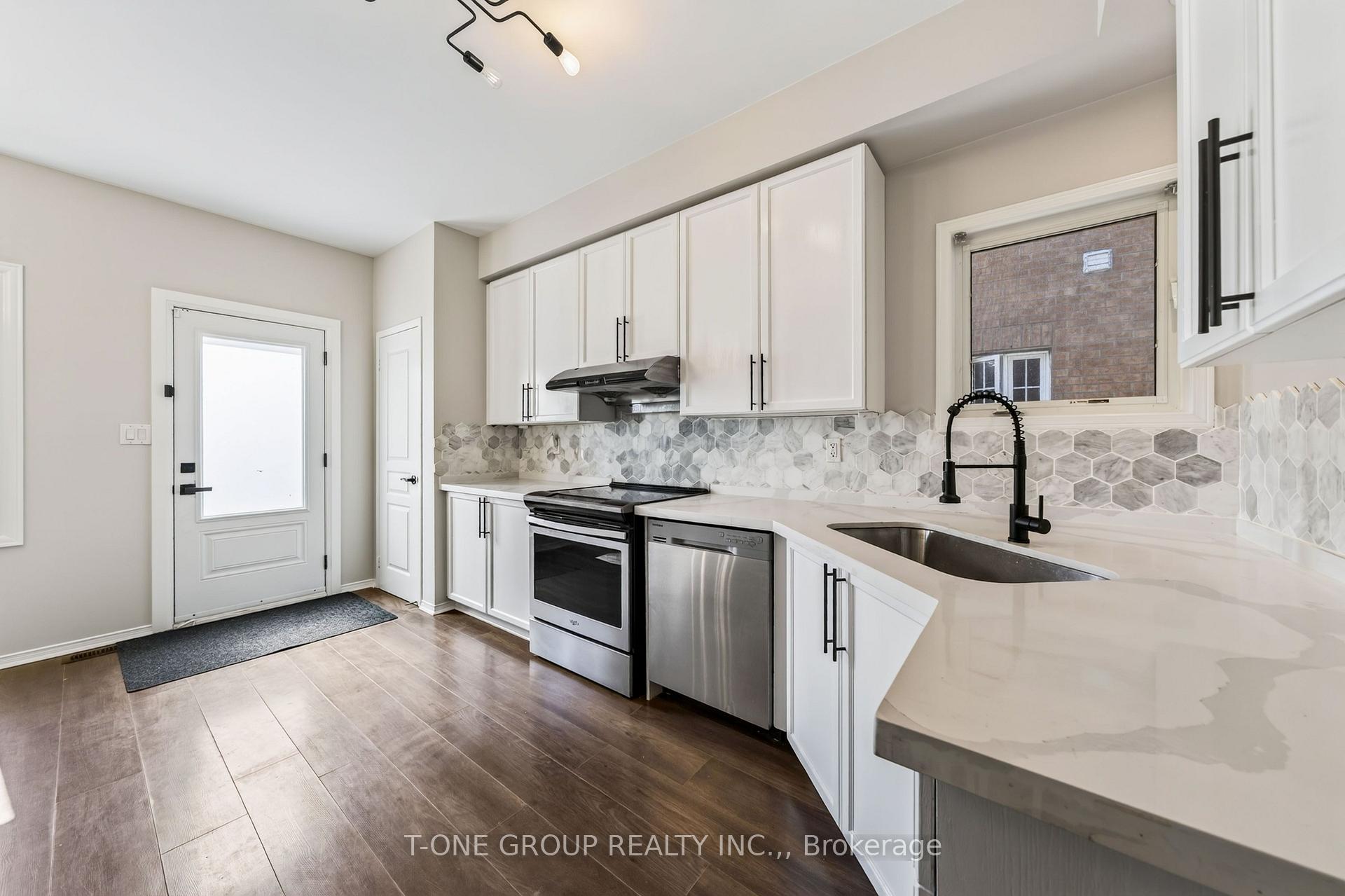 Photo 12 of 55 Rainbow Valley Crescent, Markham, Greensborough — HOMEH