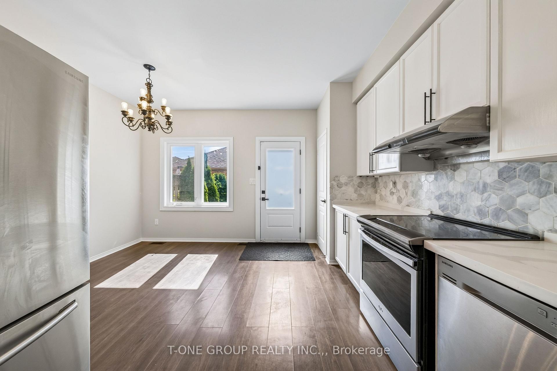 Photo 13 of 55 Rainbow Valley Crescent, Markham, Greensborough — HOMEH