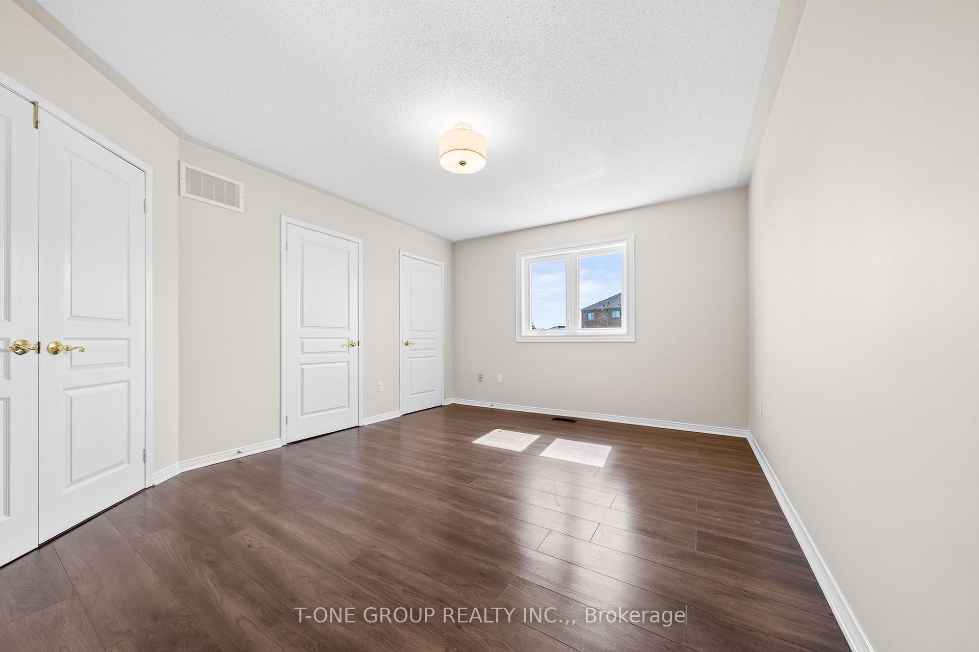 Photo 20 of 55 Rainbow Valley Crescent, Markham, Greensborough — HOMEH