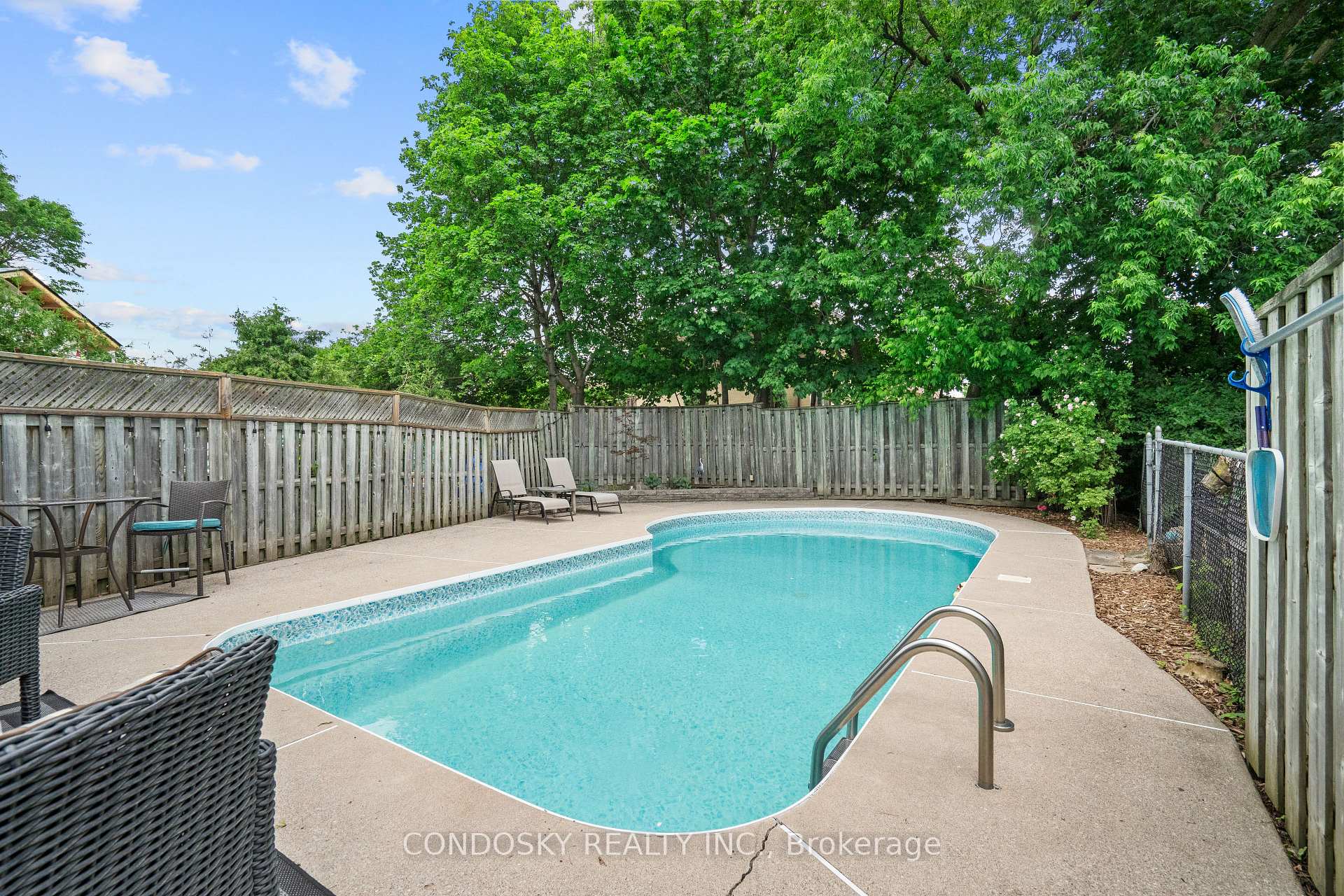 Photo 41 of 15 Gibbons Place, Halton Hills, Georgetown — HOMEH