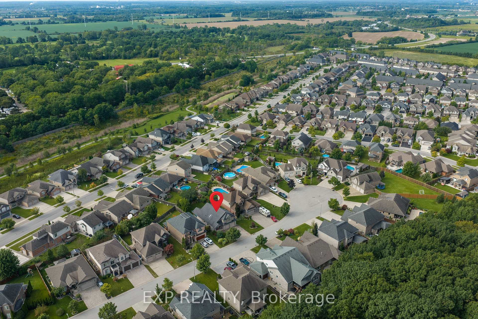 Photo 4 of 9148 Tapestry Court, Niagara Falls, Forestview — HOMEH