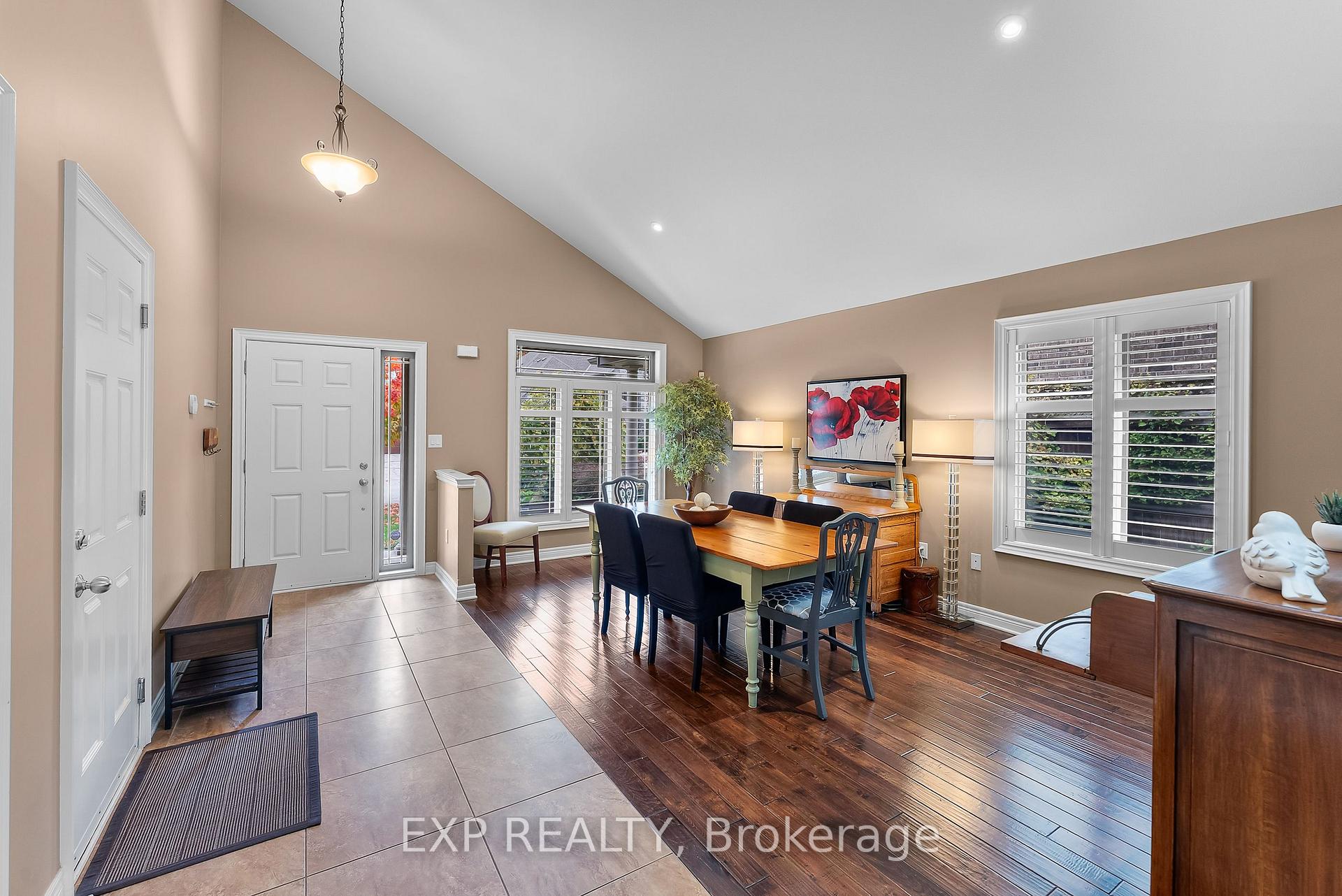 Photo 6 of 9148 Tapestry Court, Niagara Falls, Forestview — HOMEH