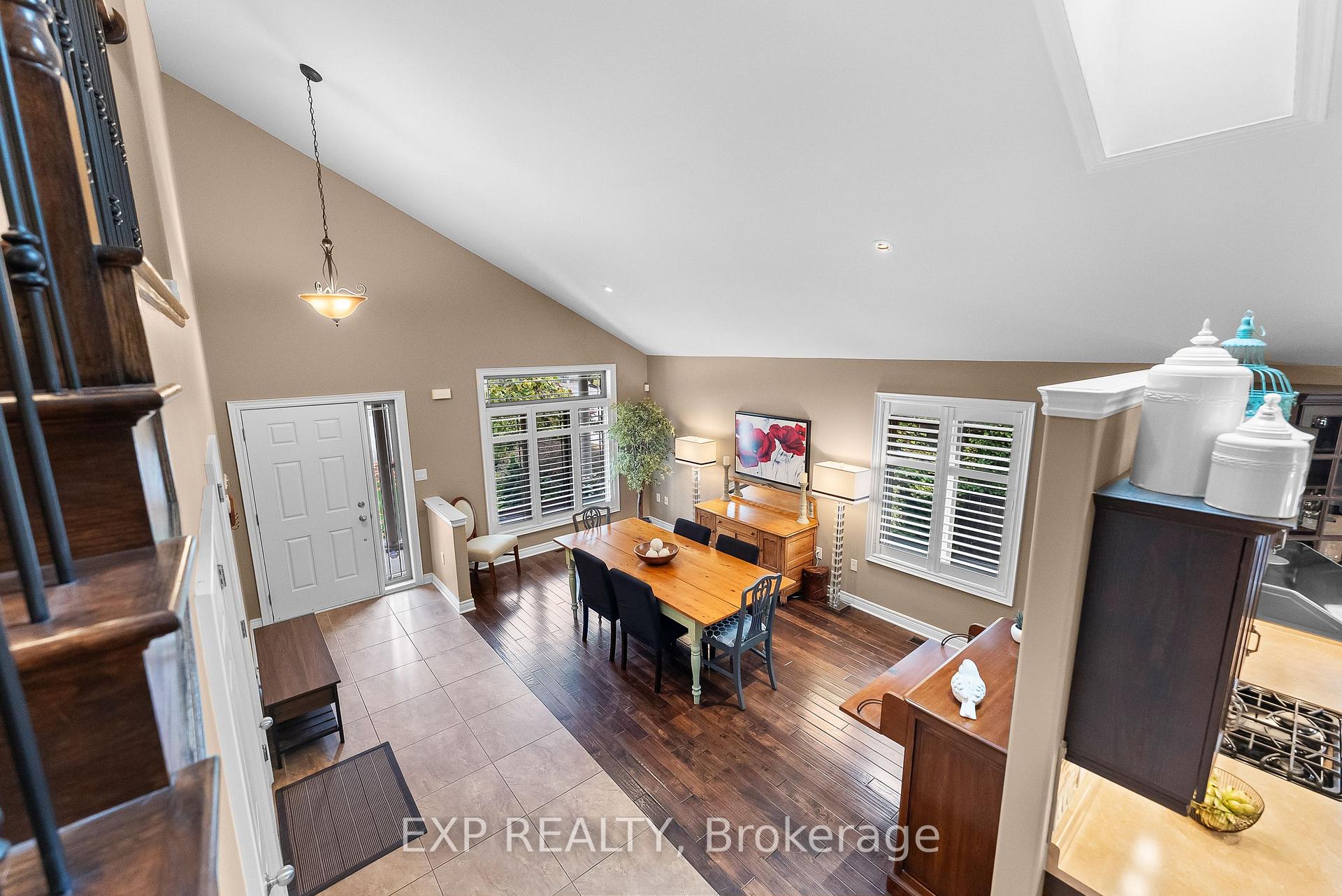 Photo 8 of 9148 Tapestry Court, Niagara Falls, Forestview — HOMEH