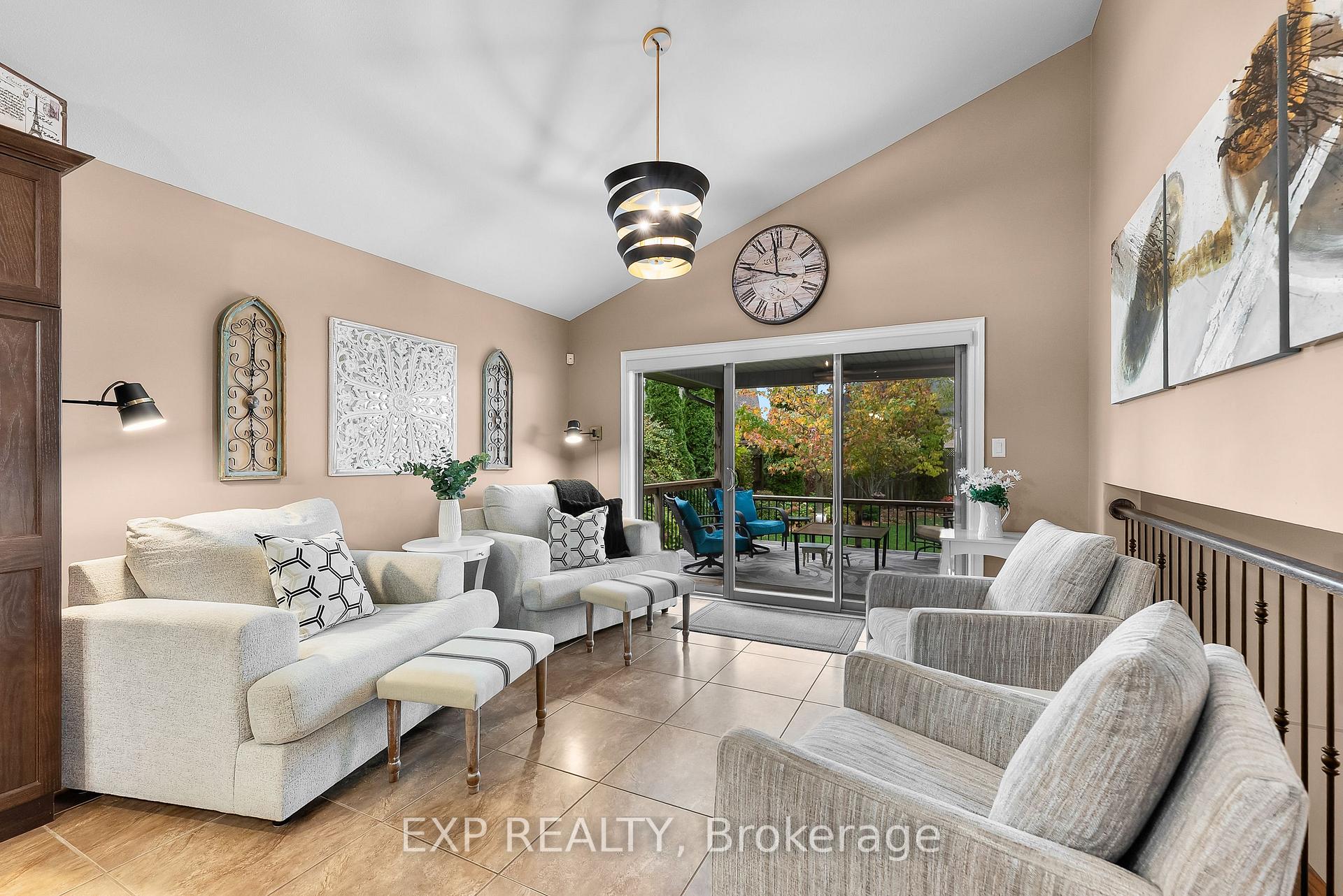 Photo 9 of 9148 Tapestry Court, Niagara Falls, Forestview — HOMEH