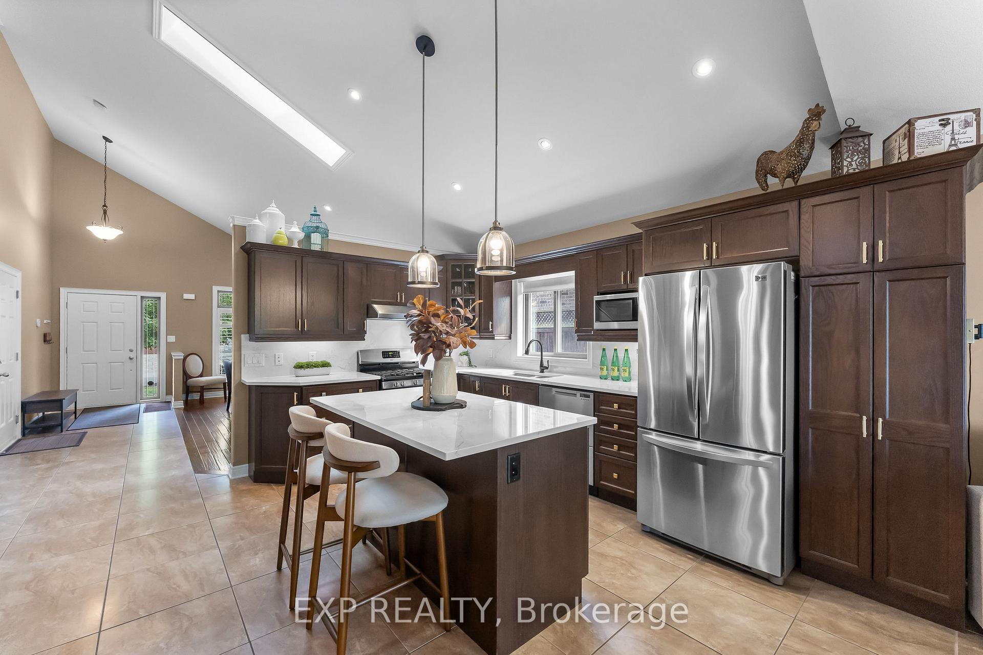 Photo 10 of 9148 Tapestry Court, Niagara Falls, Forestview — HOMEH