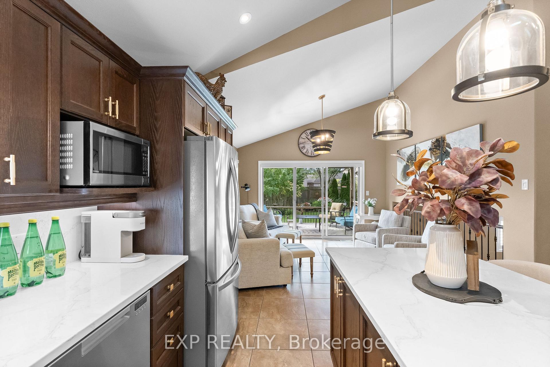 Photo 12 of 9148 Tapestry Court, Niagara Falls, Forestview — HOMEH