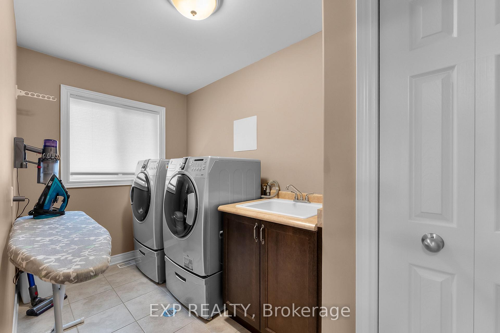 Photo 23 of 9148 Tapestry Court, Niagara Falls, Forestview — HOMEH
