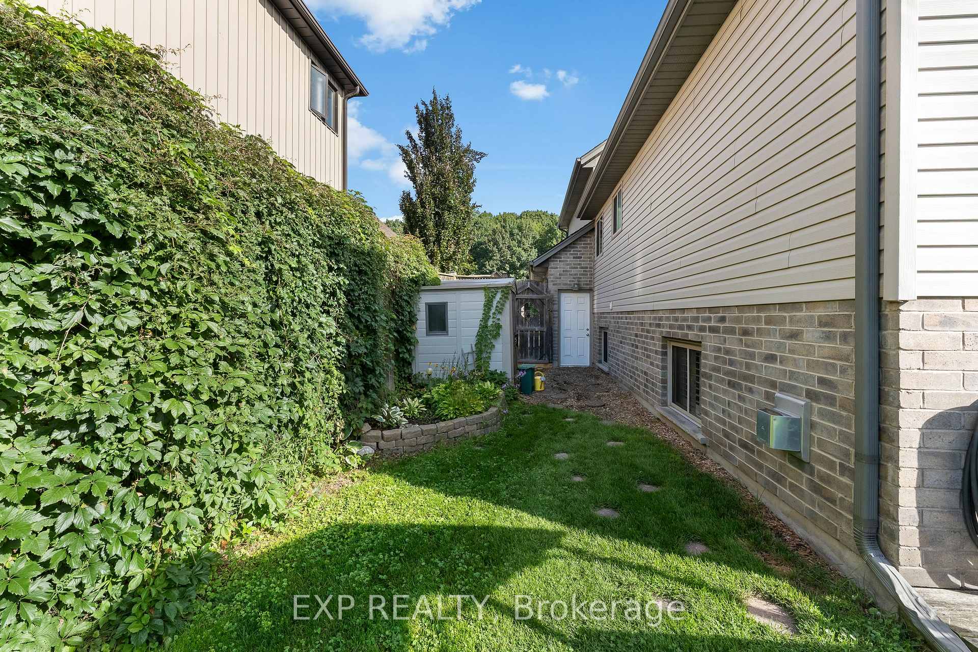 Photo 37 of 9148 Tapestry Court, Niagara Falls, Forestview — HOMEH