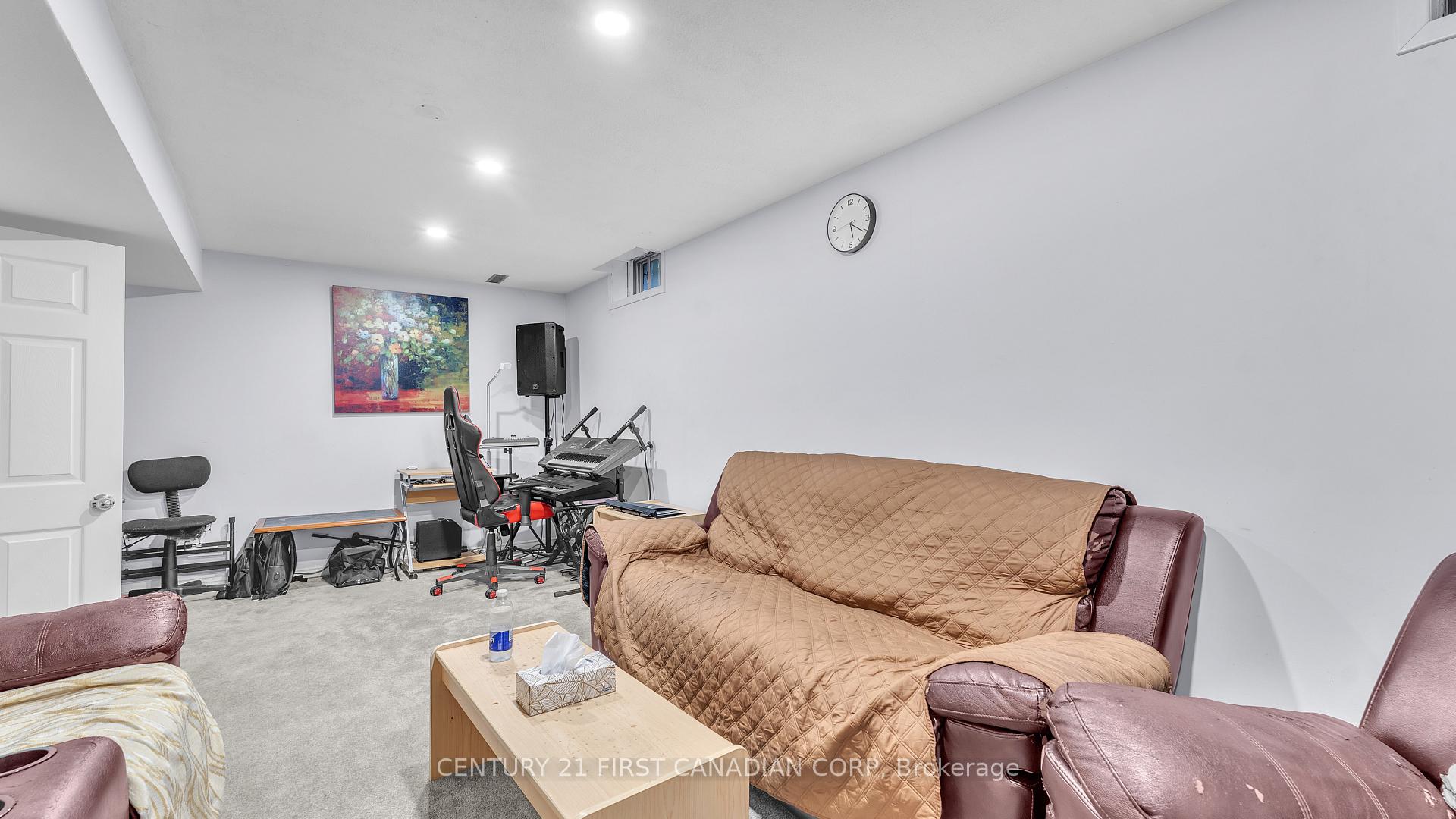 Photo 24 of 146 Colette Drive, London, South X — HOMEH