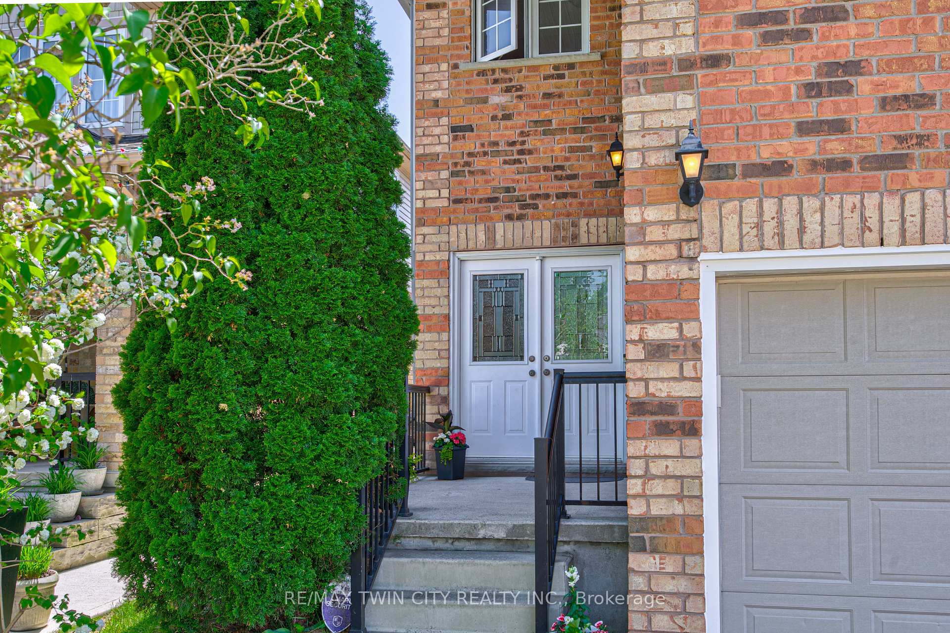 Photo 3 of 87 Steepleridge Street, Kitchener, Doon South — HOMEH