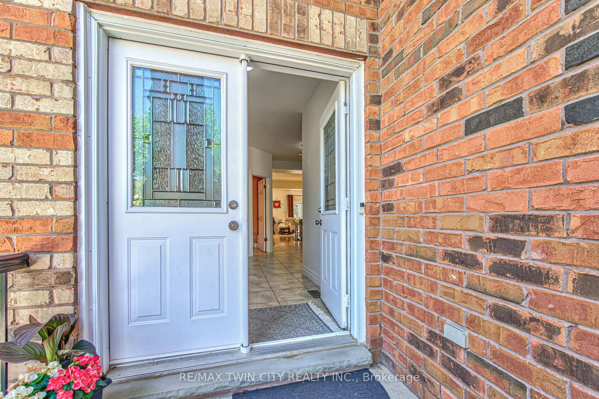 Photo 5 of 87 Steepleridge Street, Kitchener, Doon South — HOMEH