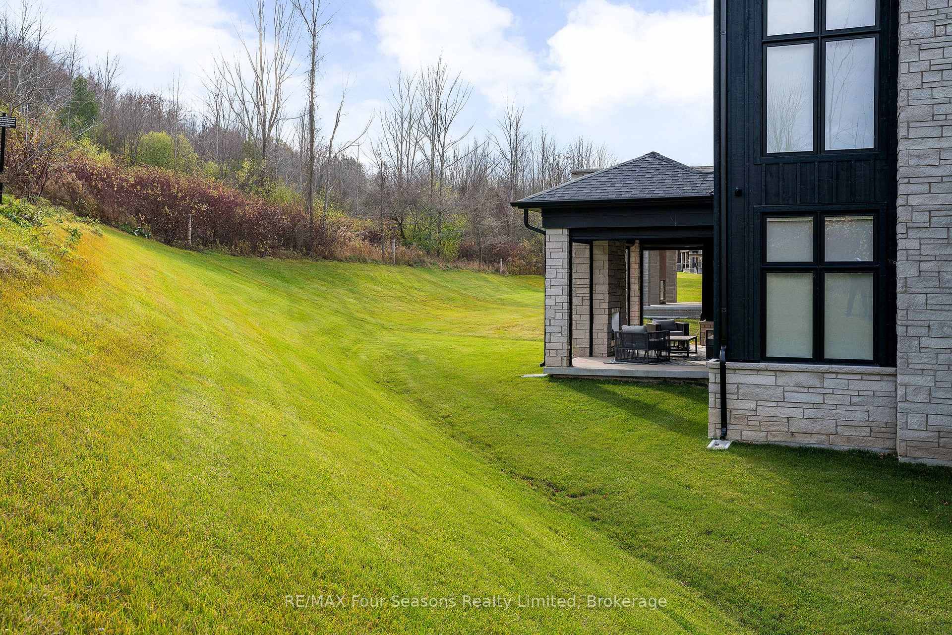 Photo 49 of 132 Dorothy Drive, Blue Mountains — HOMEH