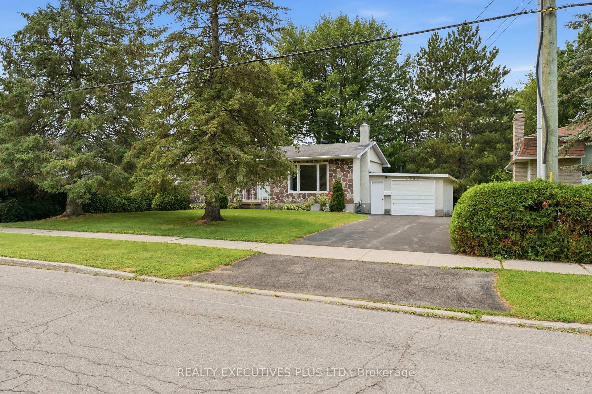 Photo 2 of 2593 Cleroux Crescent, Ottawa, Blackburn Hamlet (South) — HOMEH