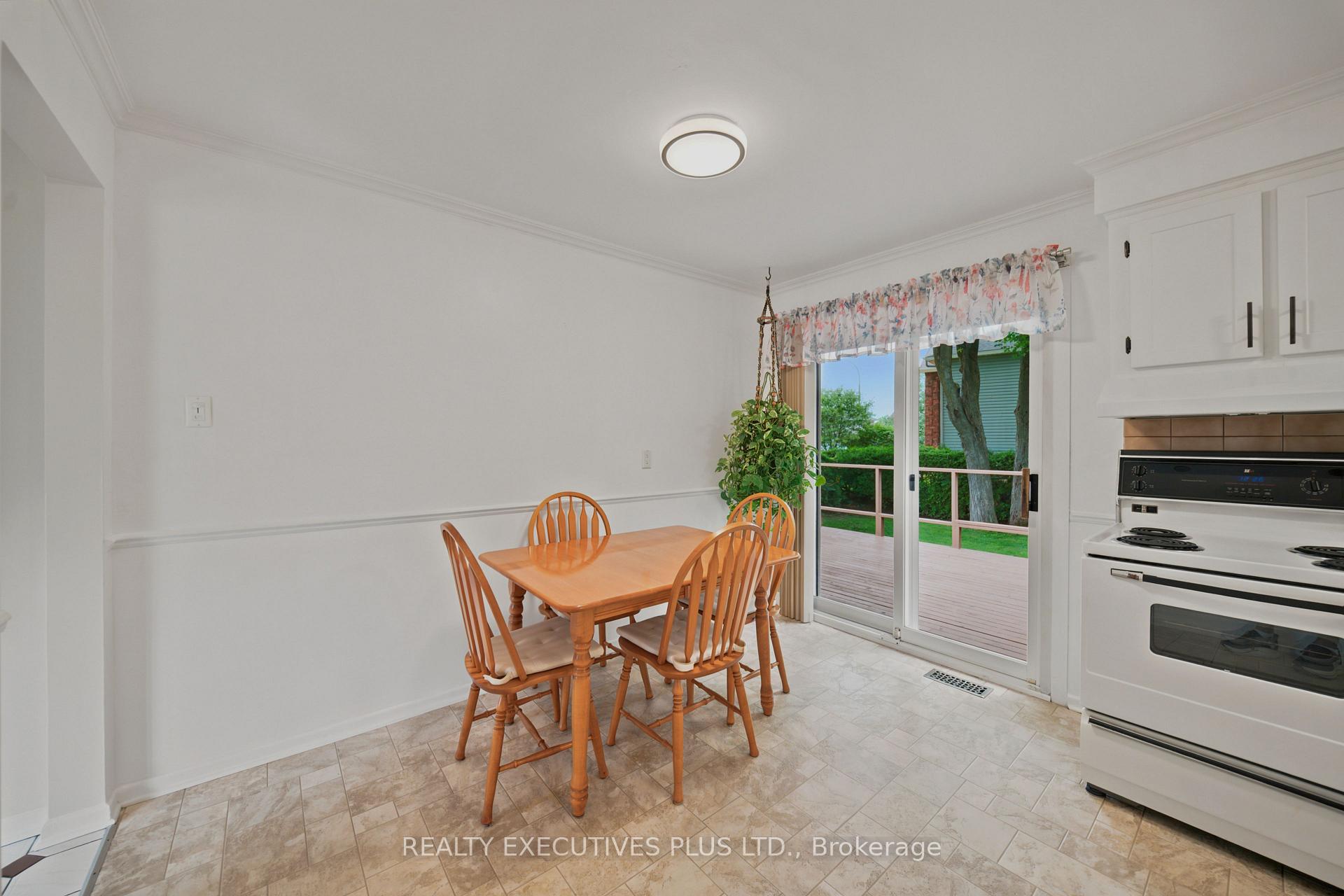 Photo 9 of 2593 Cleroux Crescent, Ottawa, Blackburn Hamlet (South) — HOMEH