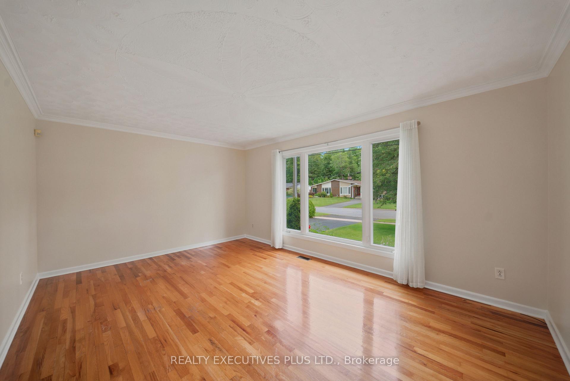Photo 13 of 2593 Cleroux Crescent, Ottawa, Blackburn Hamlet (South) — HOMEH