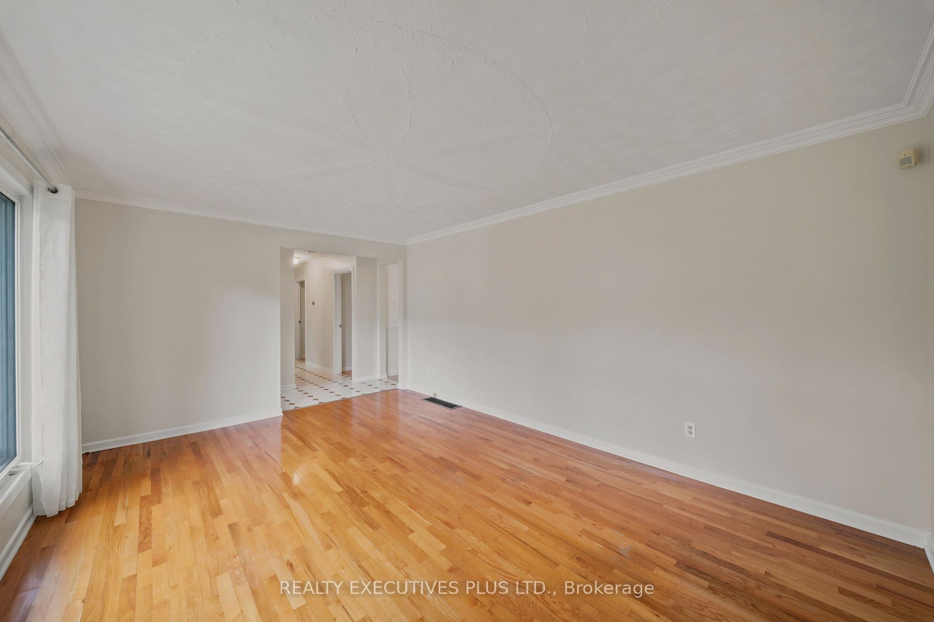 Photo 14 of 2593 Cleroux Crescent, Ottawa, Blackburn Hamlet (South) — HOMEH