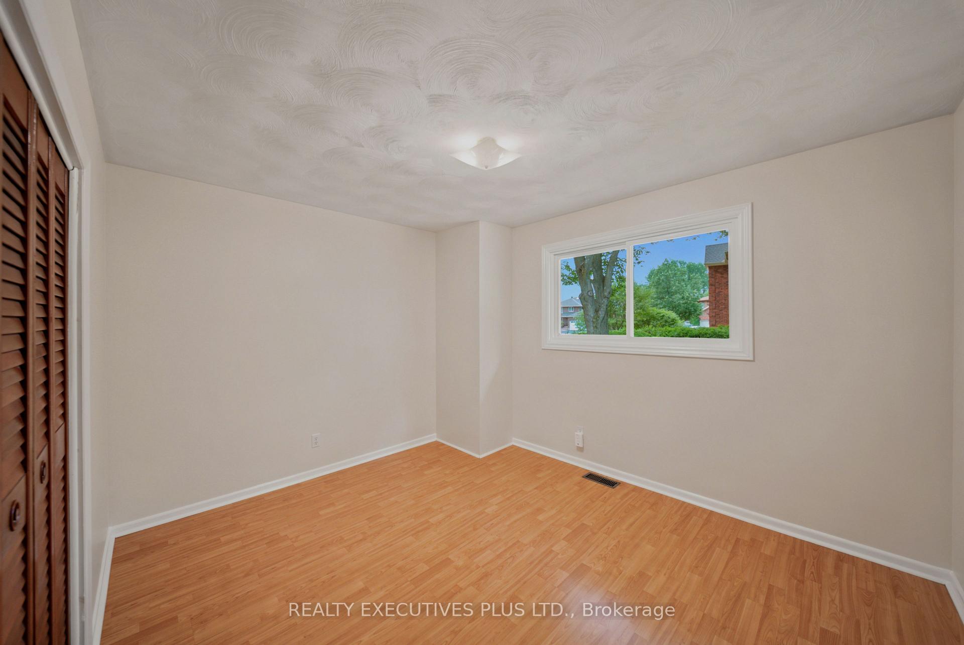 Photo 19 of 2593 Cleroux Crescent, Ottawa, Blackburn Hamlet (South) — HOMEH
