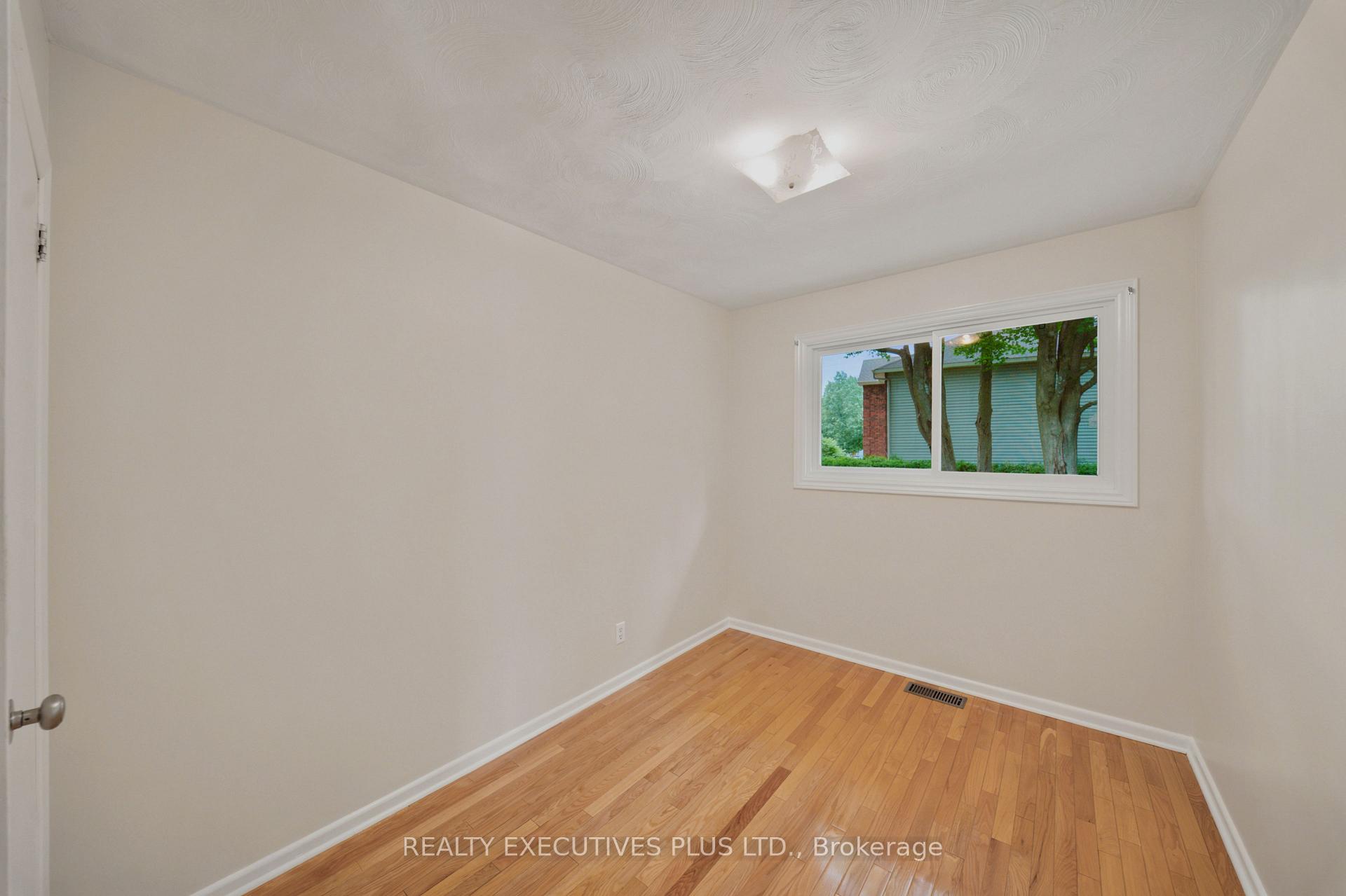 Photo 21 of 2593 Cleroux Crescent, Ottawa, Blackburn Hamlet (South) — HOMEH